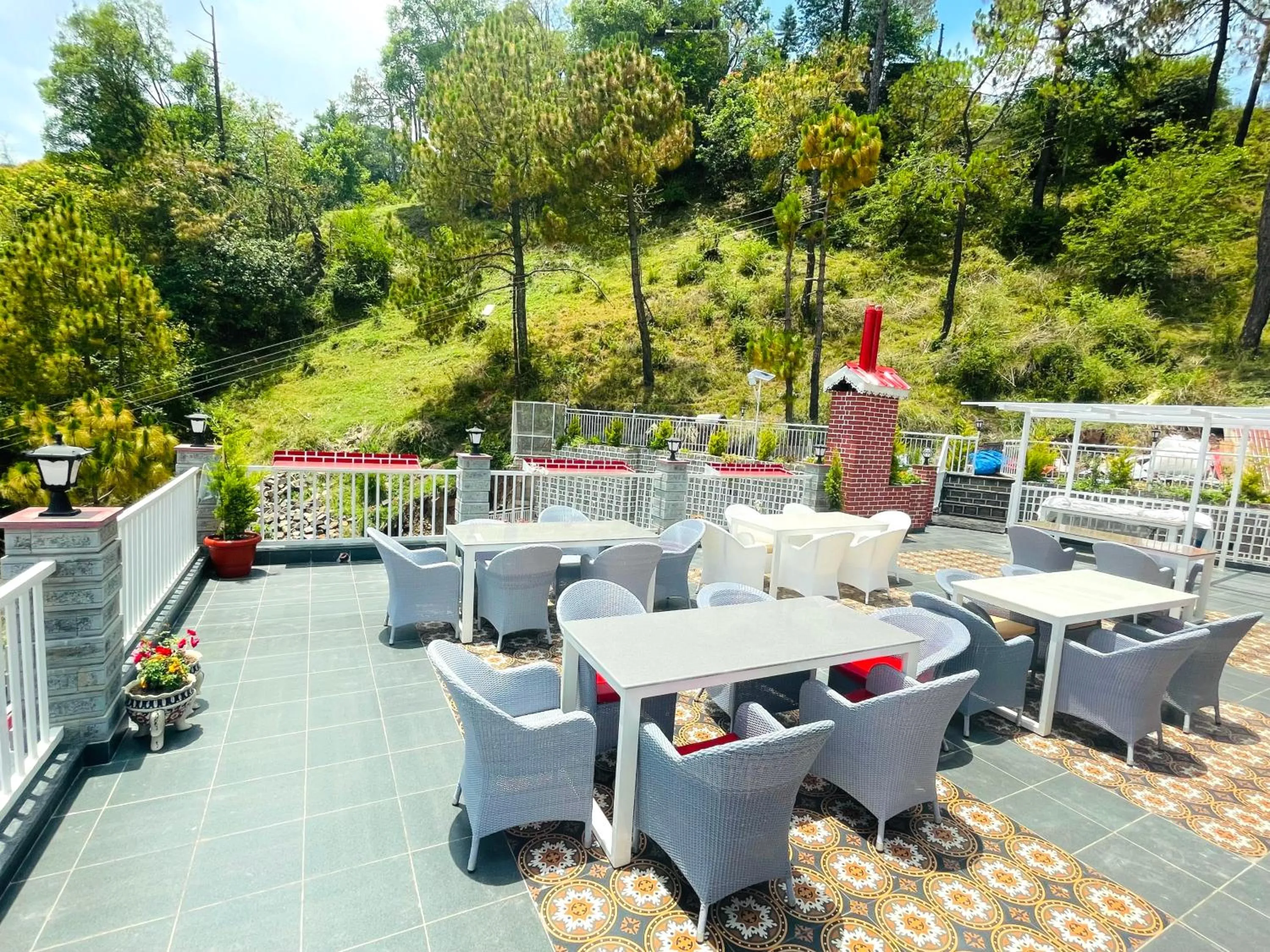 Restaurant/places to eat in Hotel Wood Stock Luxury - A Boutique Property - Penthouse - Open Air Restaurant & Terrace