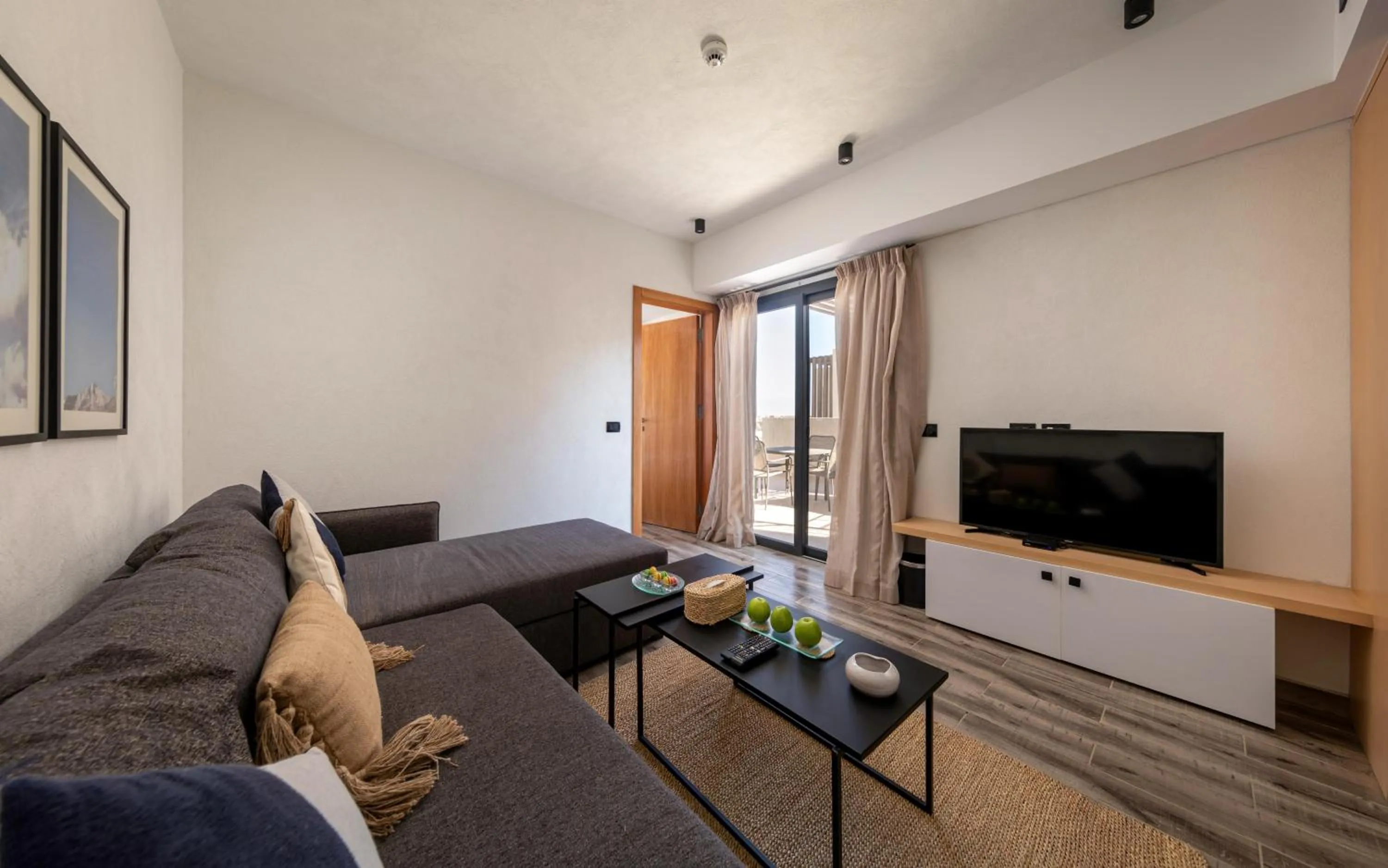 Communal lounge/ TV room in Creek Hotel and Residences El Gouna