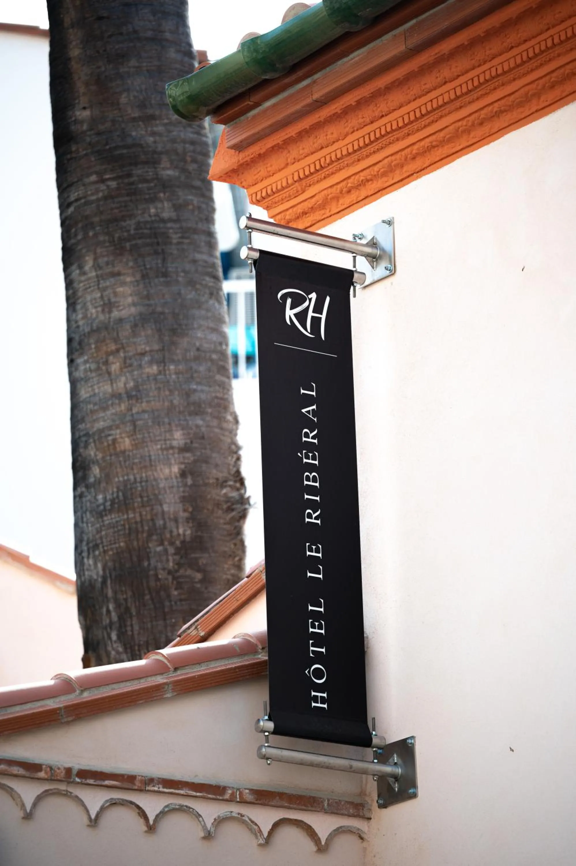 Property logo or sign in Hôtel Le Ribéral