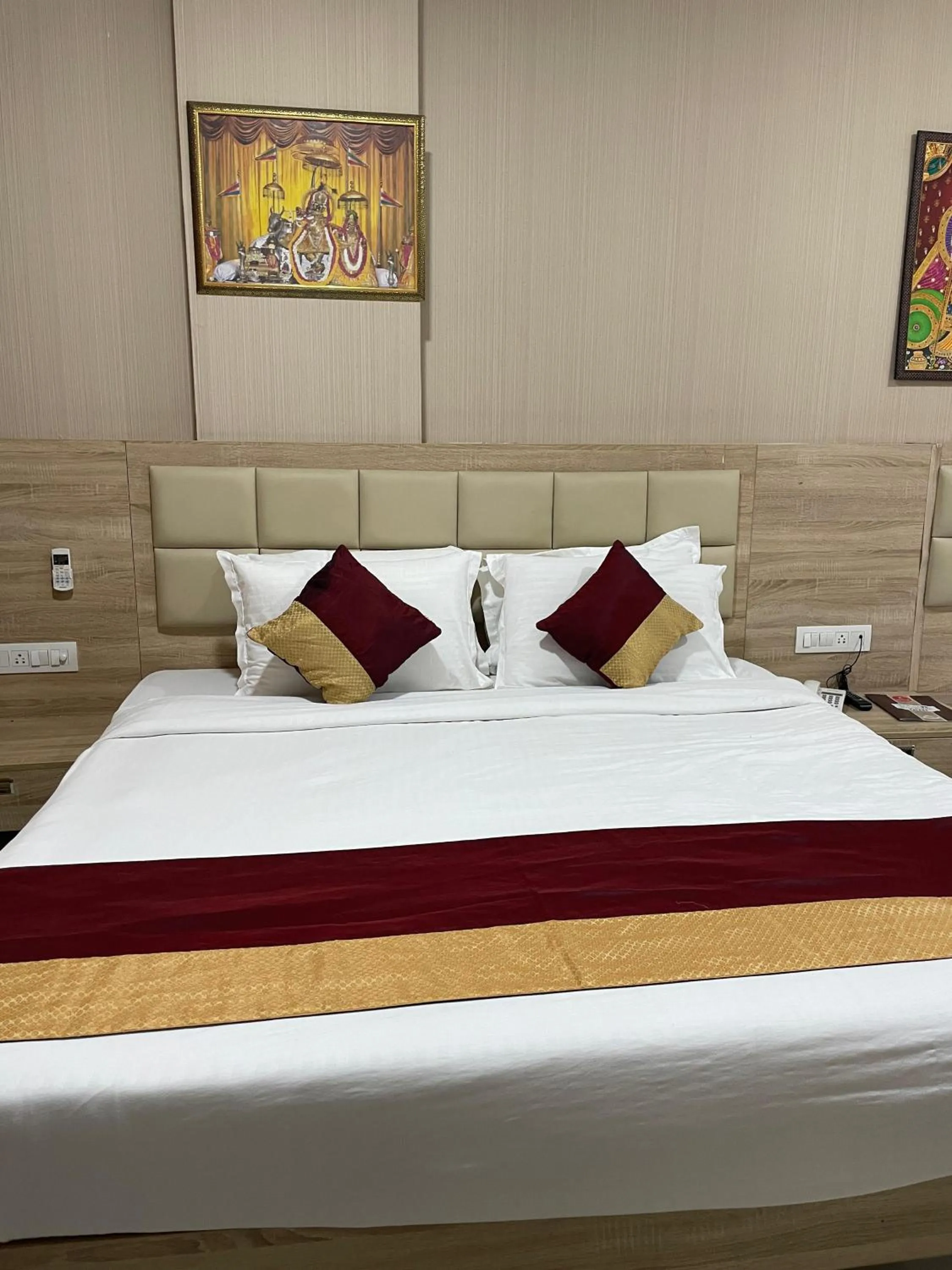 Bed in Hotel Seth Murlidhar Seva Sadan-Near Prem Mandir