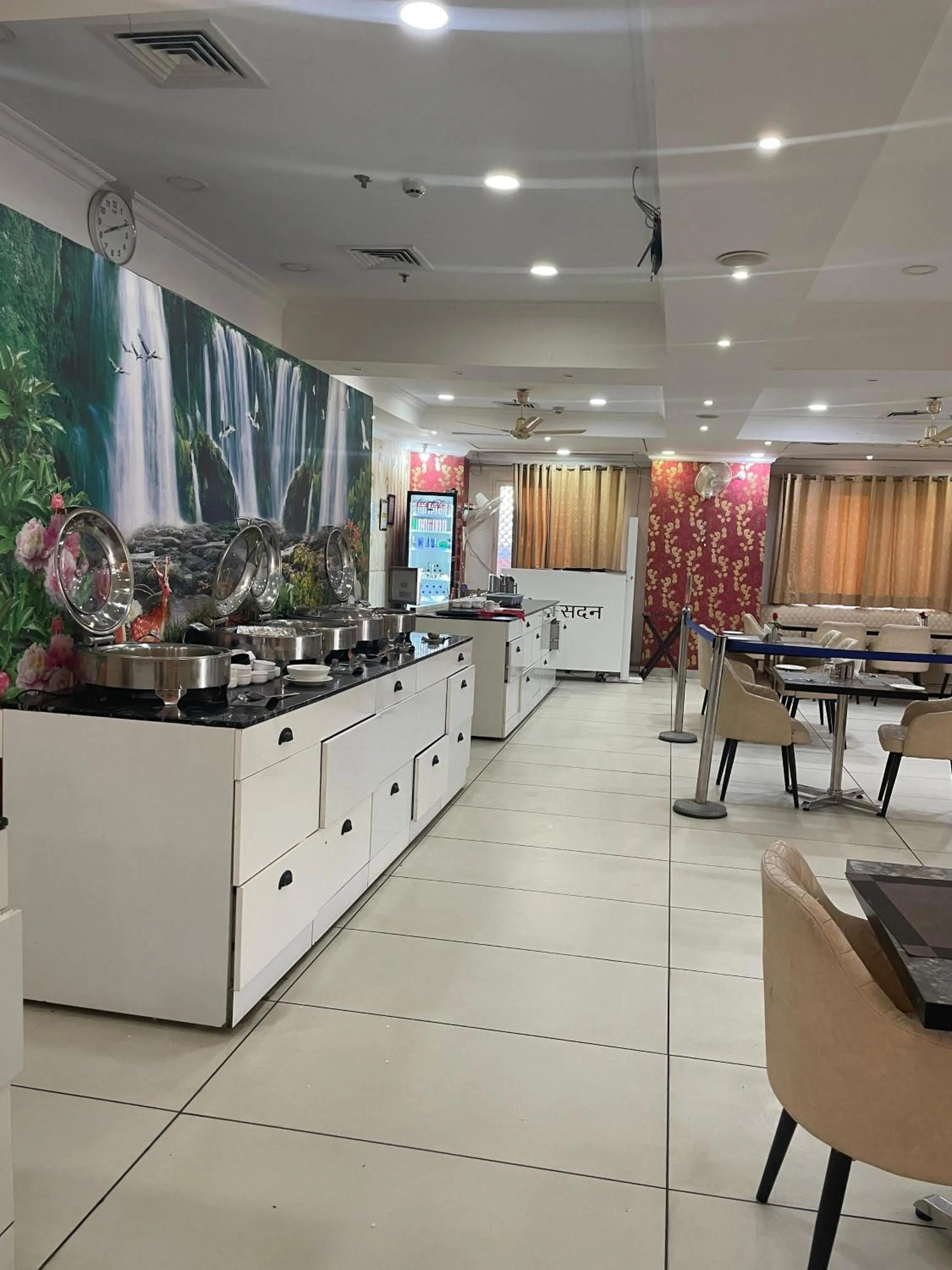 Restaurant/places to eat in Hotel Seth Murlidhar Seva Sadan-Near Prem Mandir