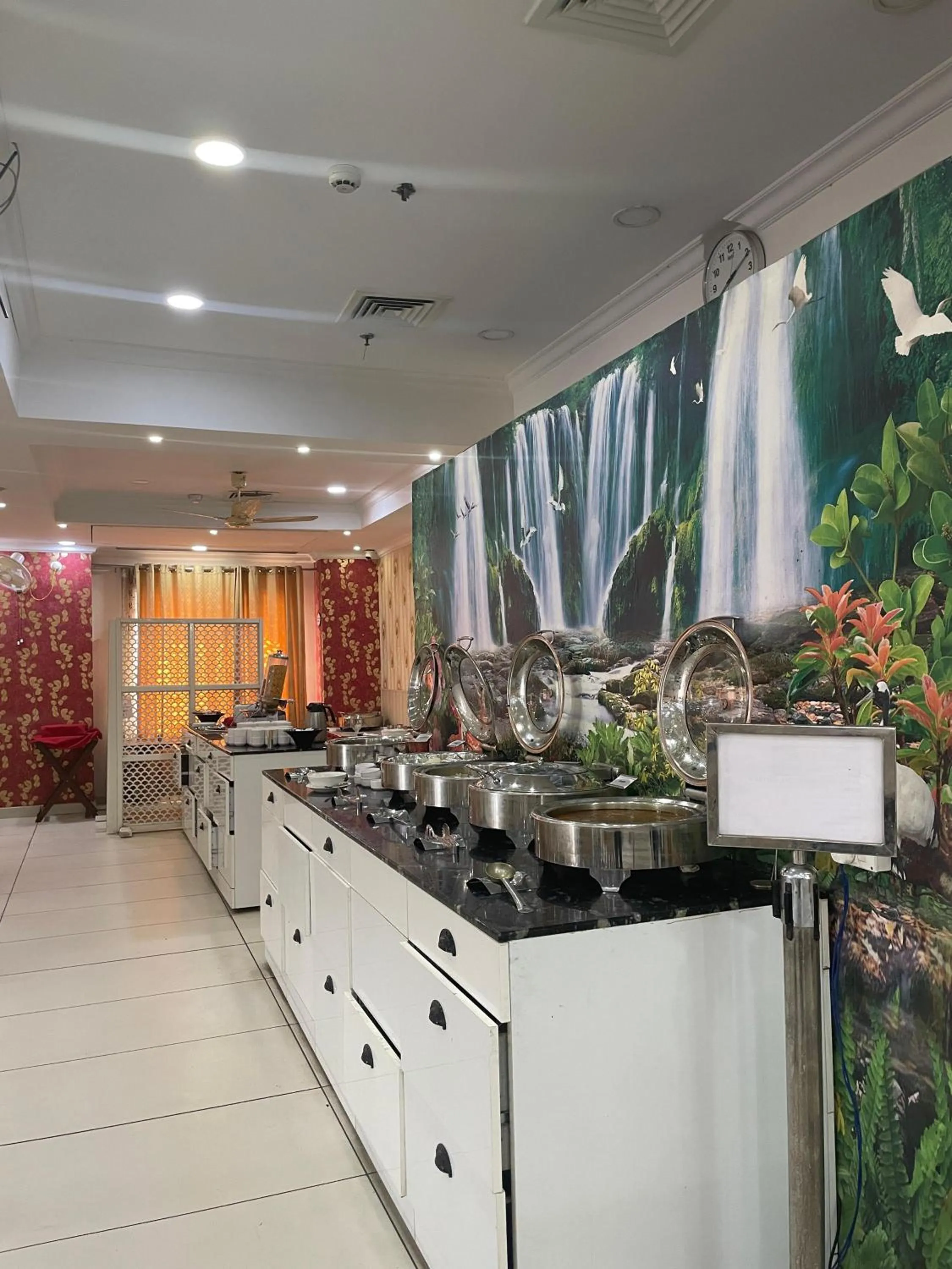 Restaurant/places to eat in Hotel Seth Murlidhar Seva Sadan-Near Prem Mandir