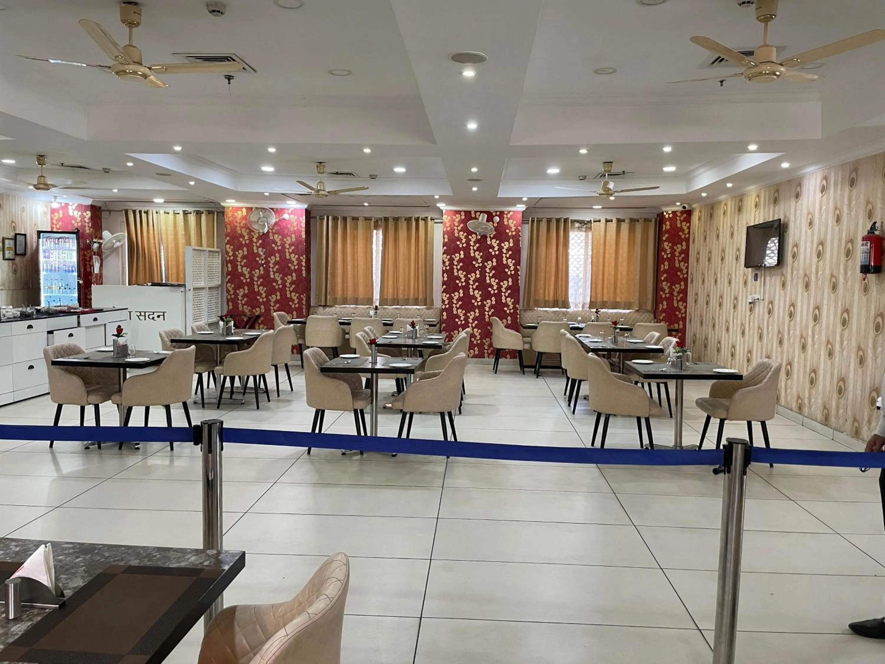 Restaurant/places to eat in Hotel Seth Murlidhar Seva Sadan-Near Prem Mandir
