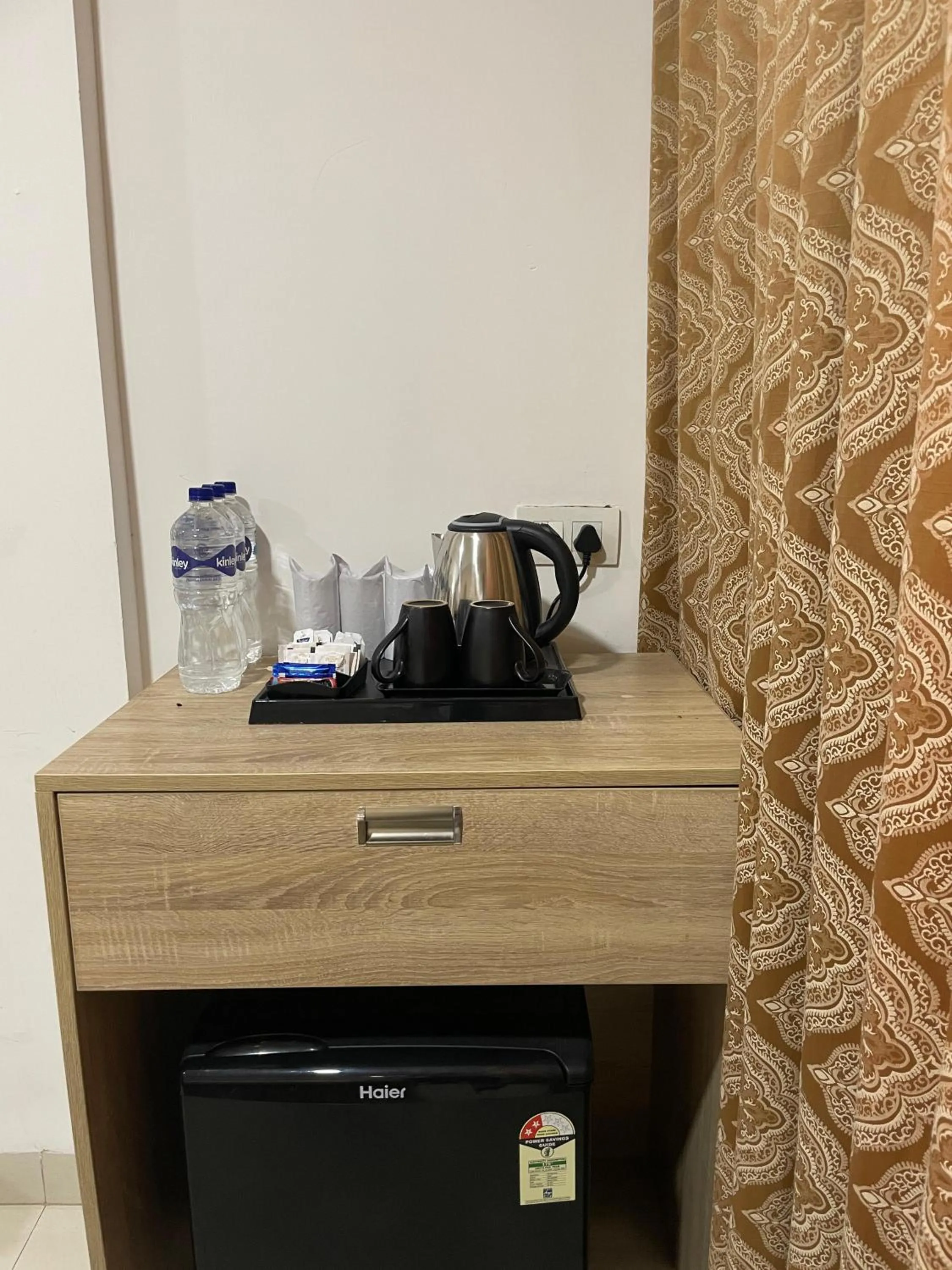 Coffee/tea facilities in Hotel Seth Murlidhar Seva Sadan-Near Prem Mandir
