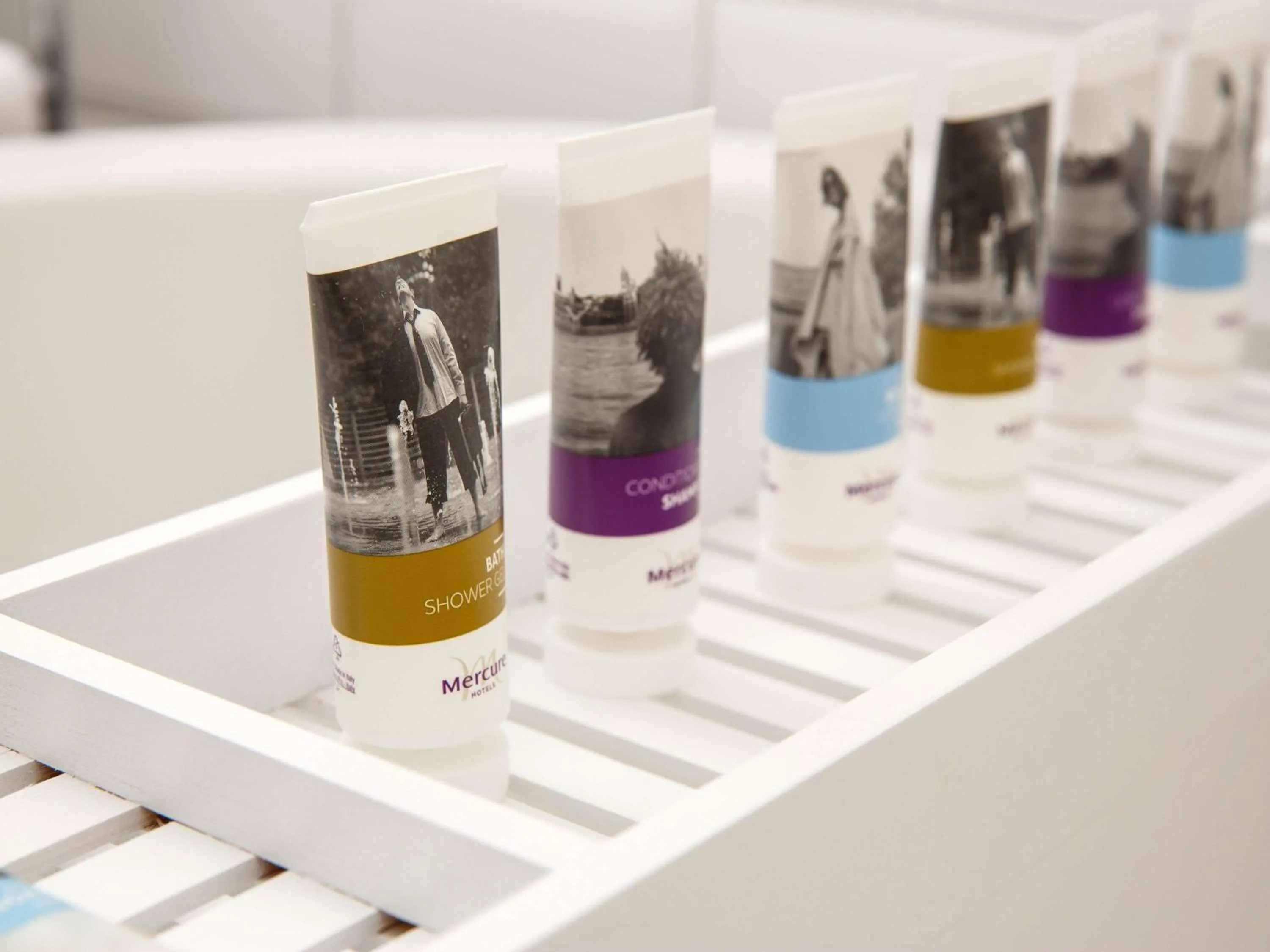 Bedroom in Mercure Leeds Parkway Hotel