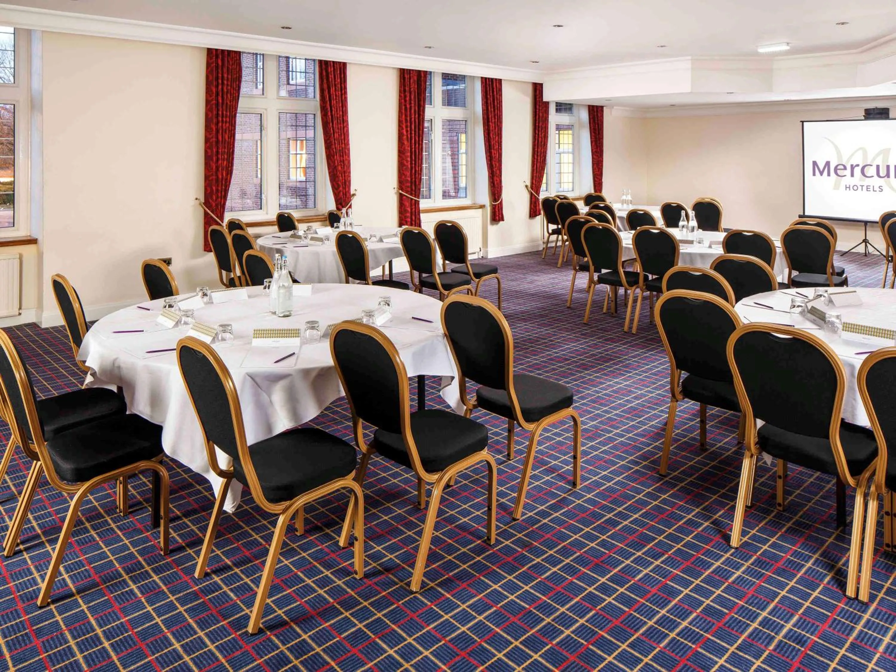 On site, Restaurant/Places to Eat in Mercure Leeds Parkway Hotel