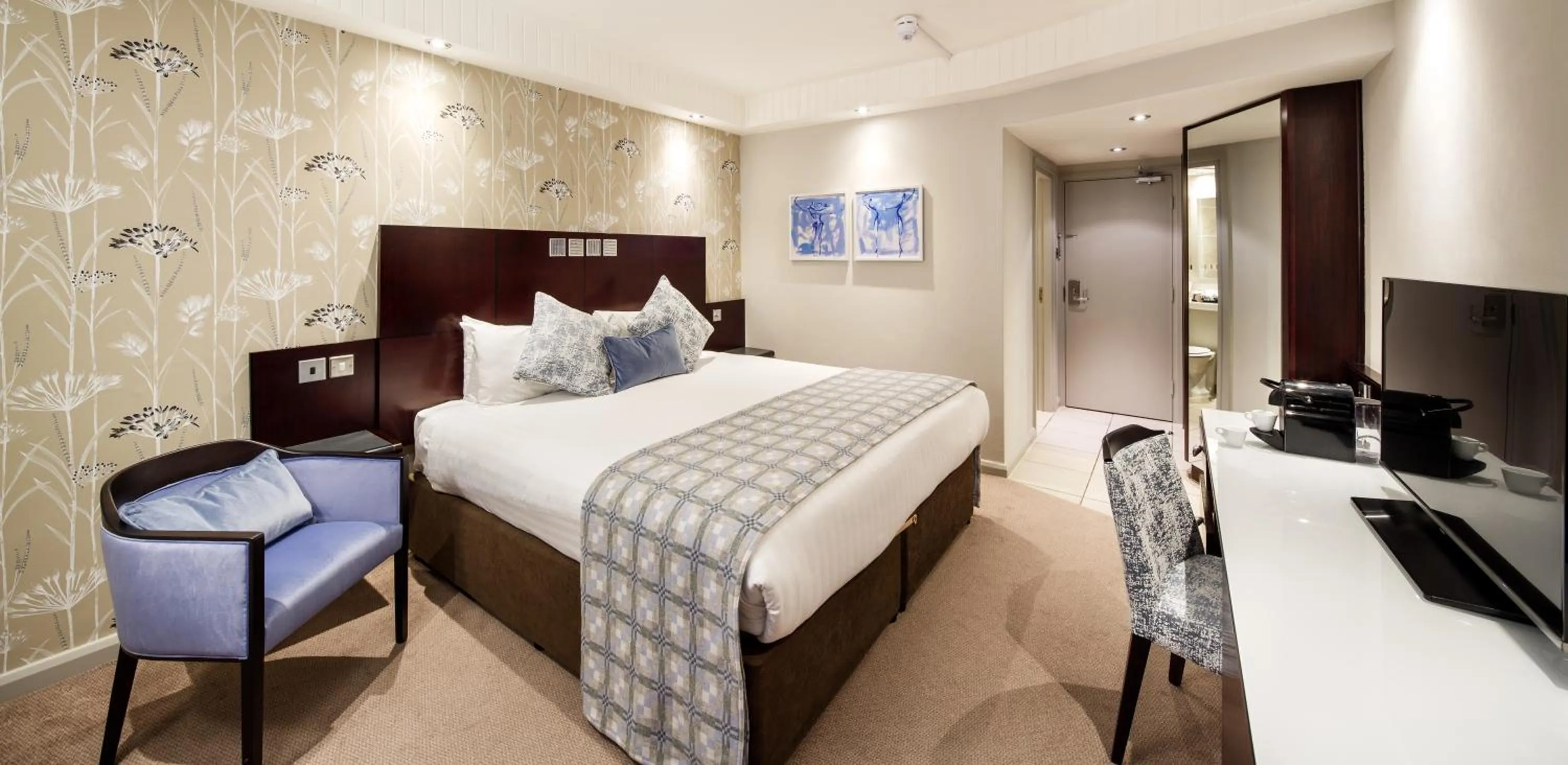 Bedroom, Room Photo in Mercure Leeds Parkway Hotel