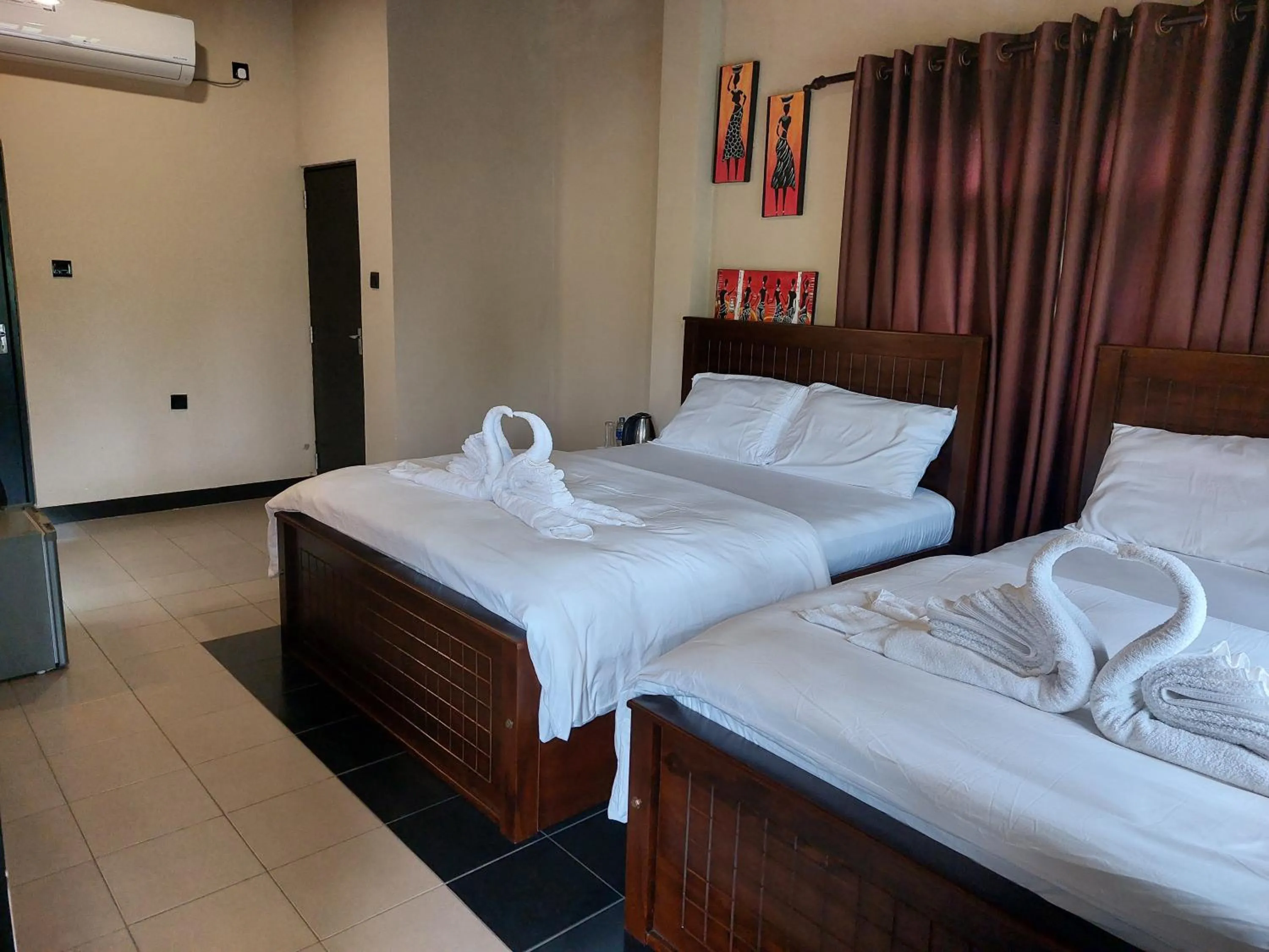 Bedroom, Bed in Edwin's Airport Garden