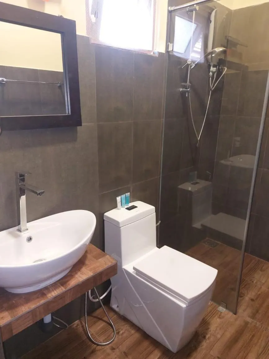 Bathroom in Edwin's Airport Garden