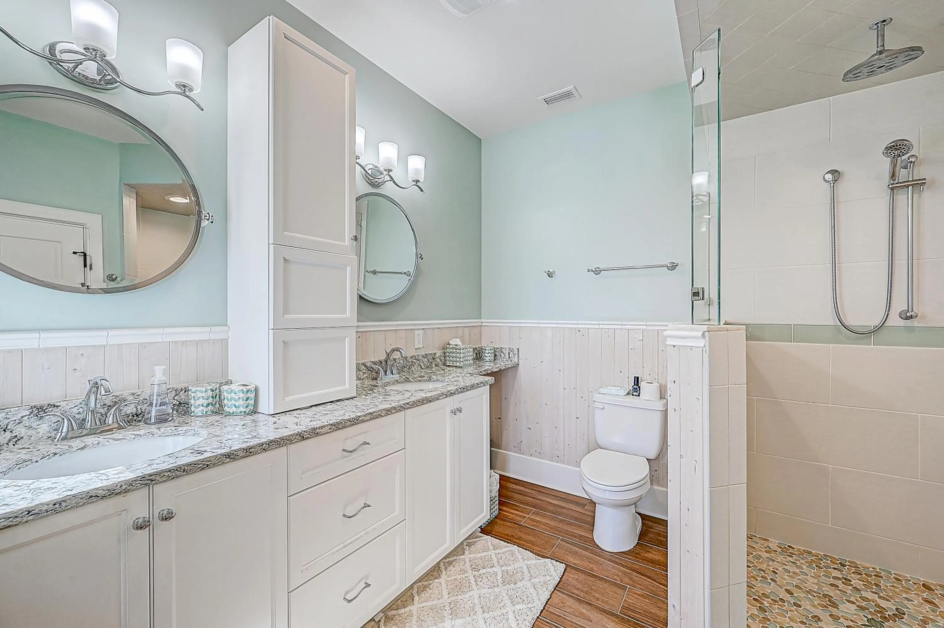 Photo of the whole room in Ocean Paradise