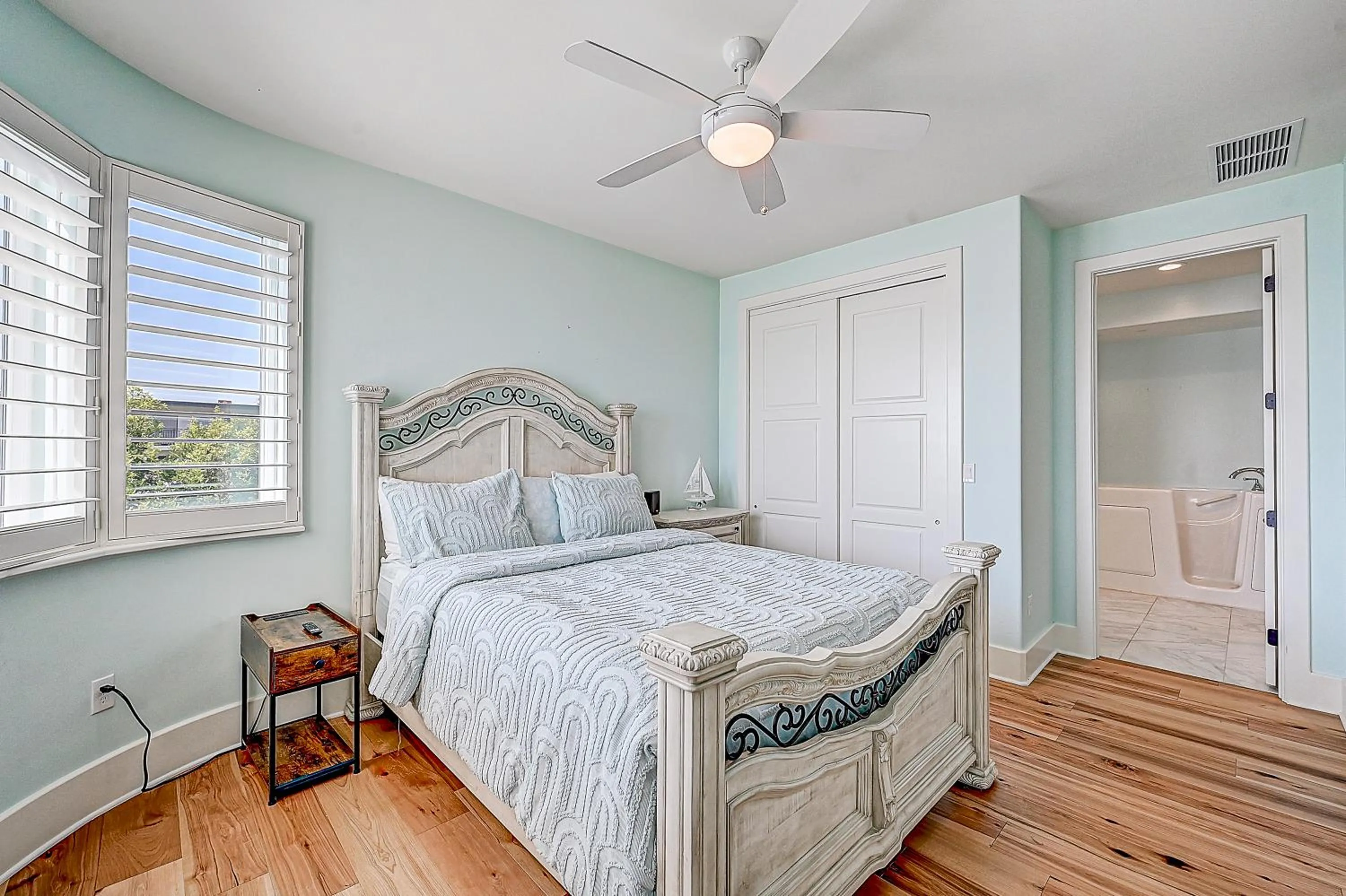 Bed in Ocean Paradise