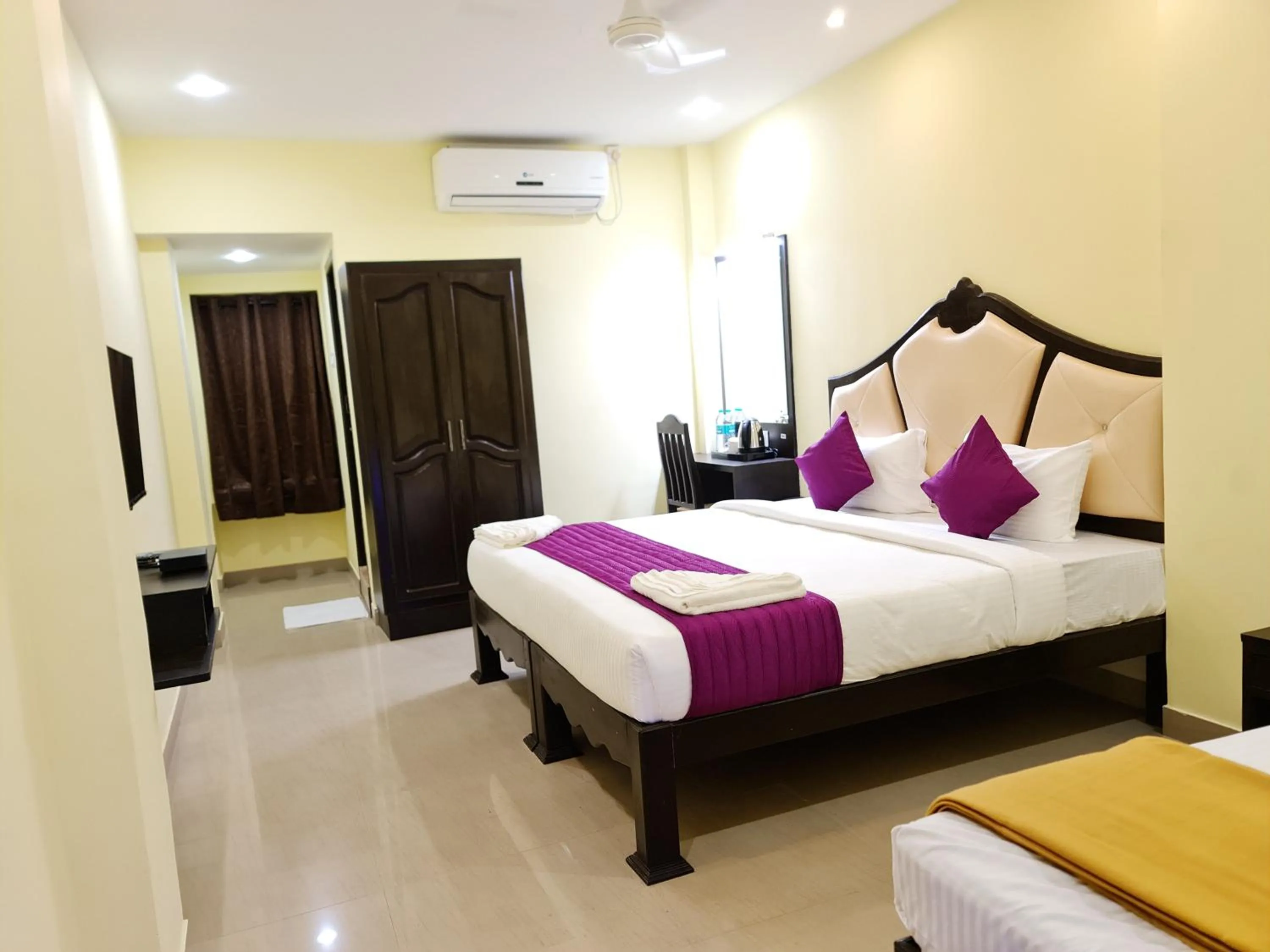 Bed in Al Noor Residency Business Class Hotel