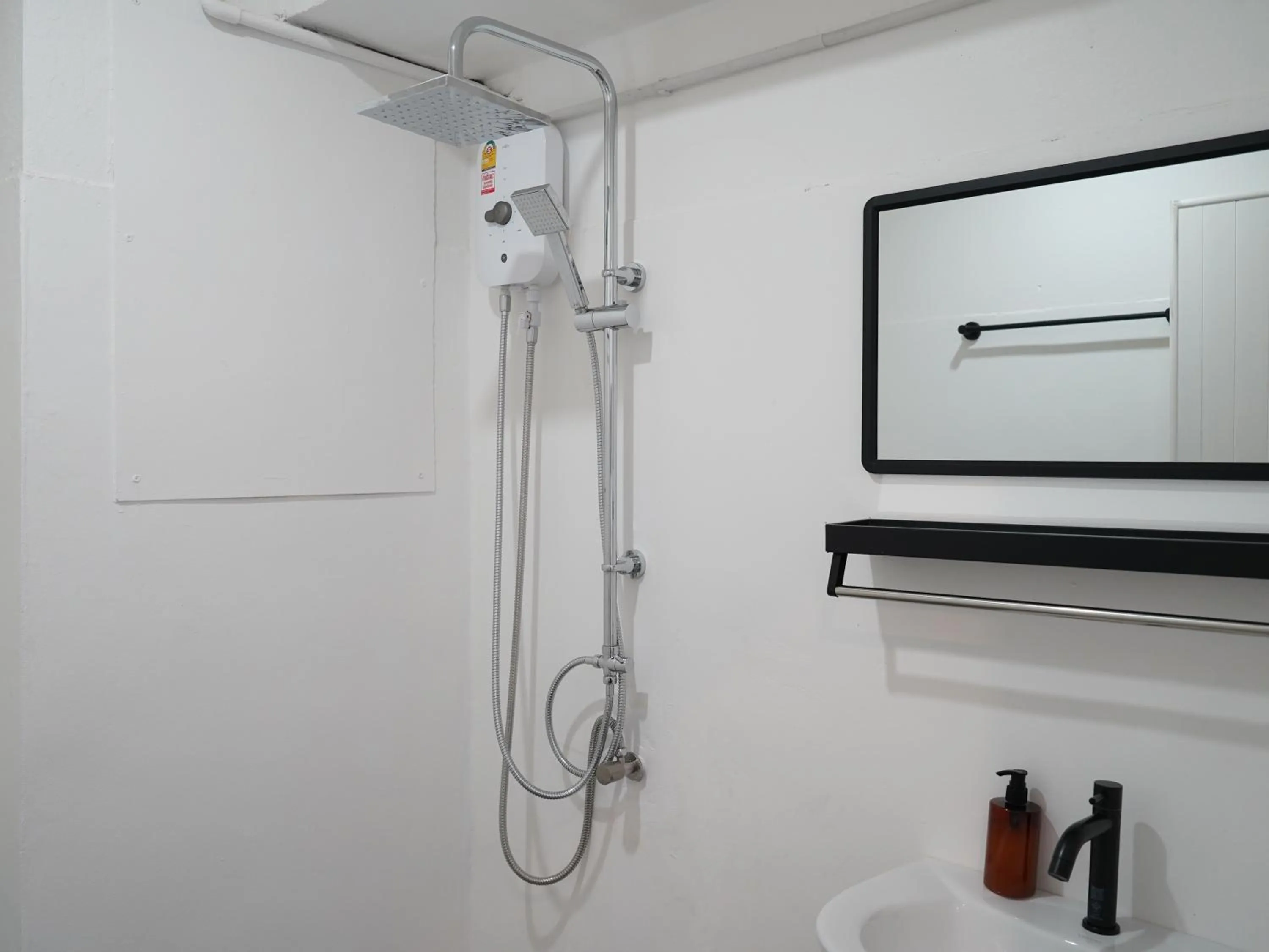 Toilet in RoomQuest IT Square Don Mueang Airport