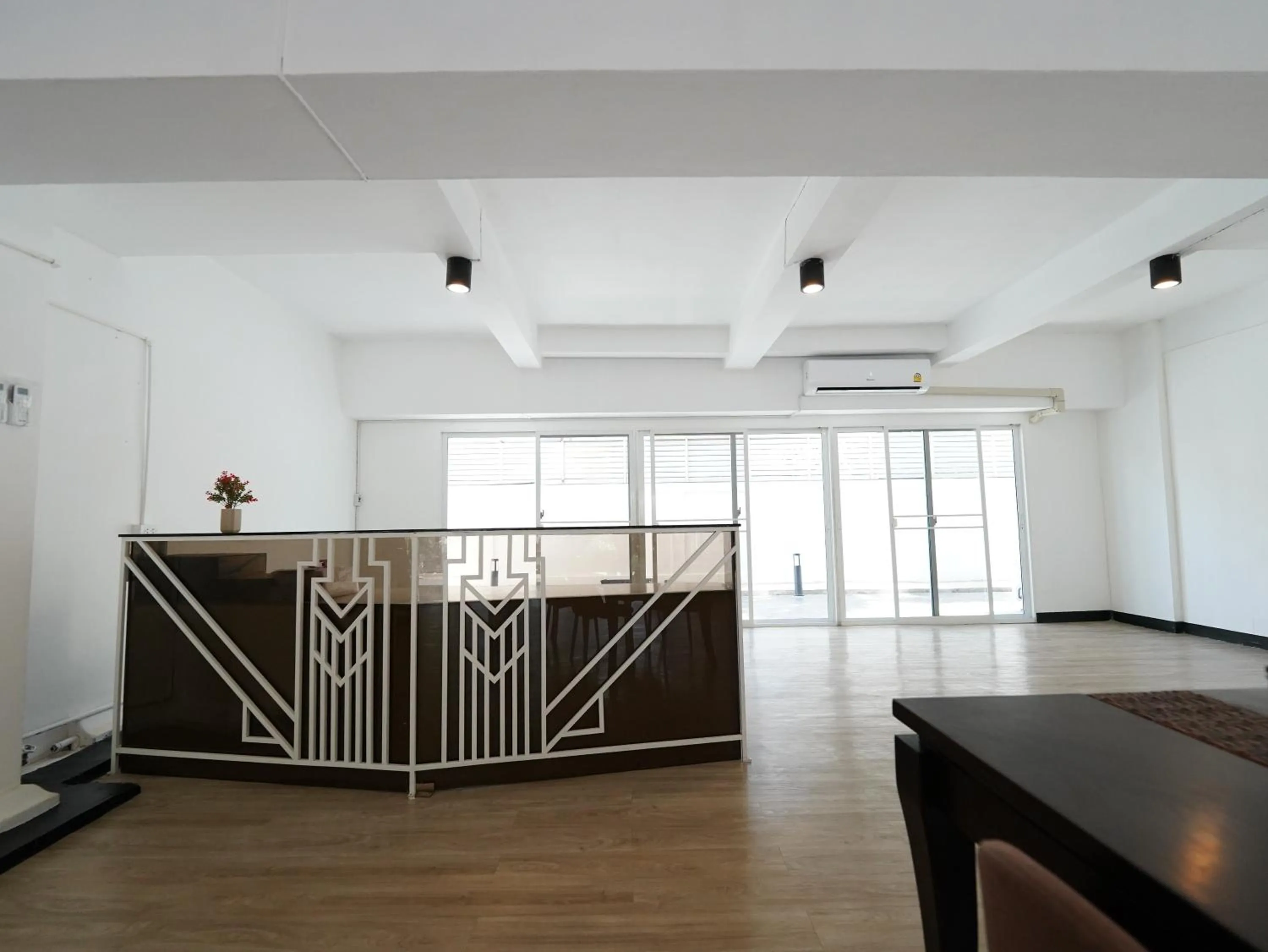 Lobby or reception in RoomQuest IT Square Don Mueang Airport