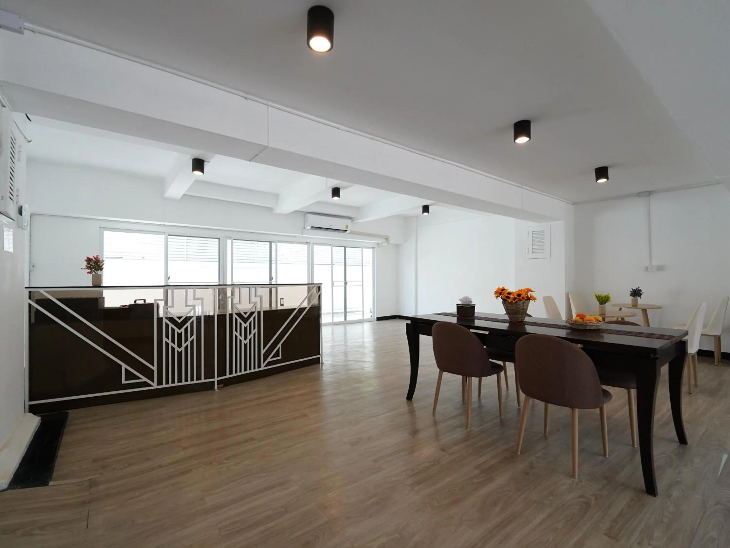 Lobby or reception in RoomQuest IT Square Don Mueang Airport