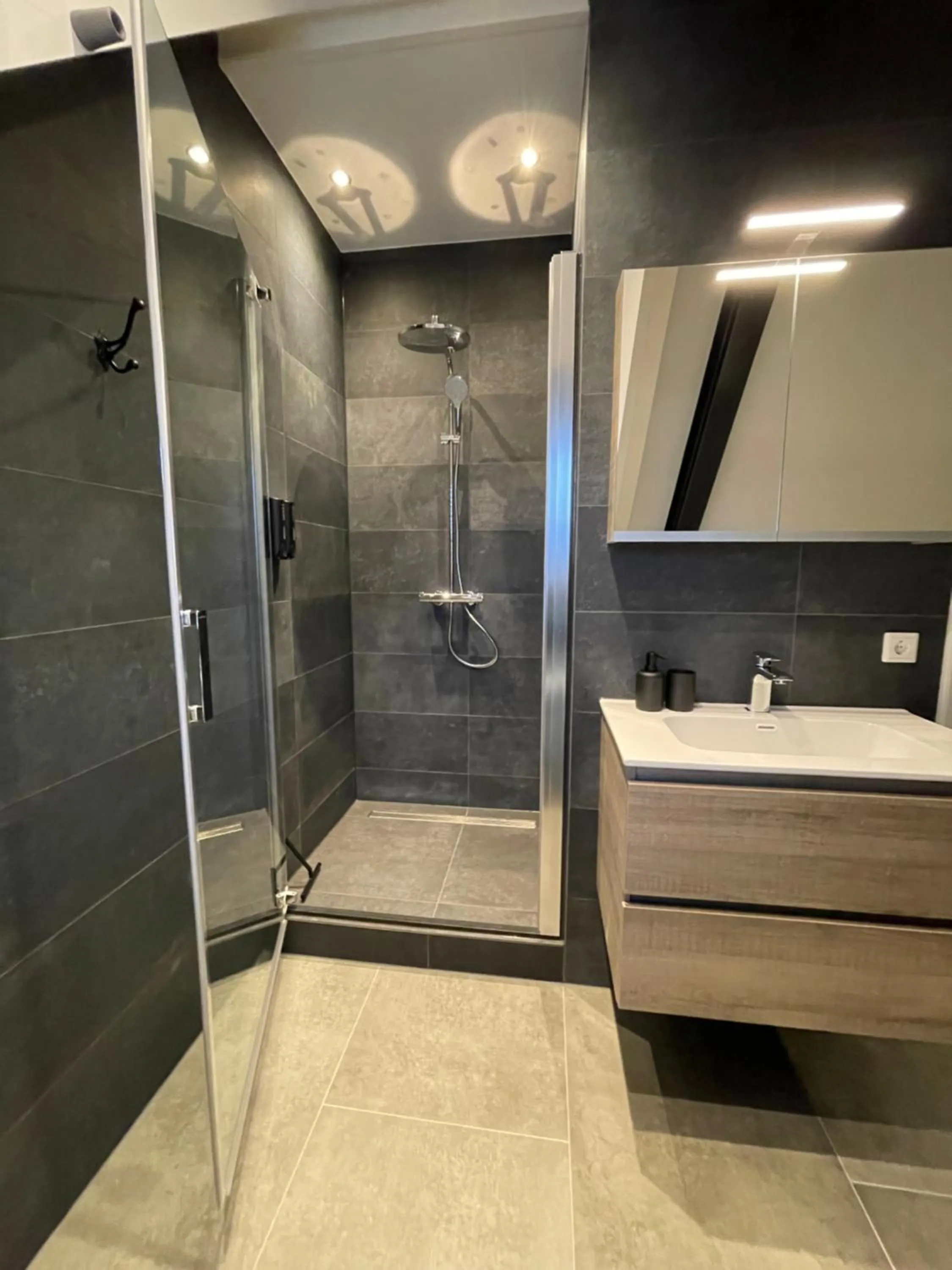 Shower, Bathroom in B en B Stipdonk