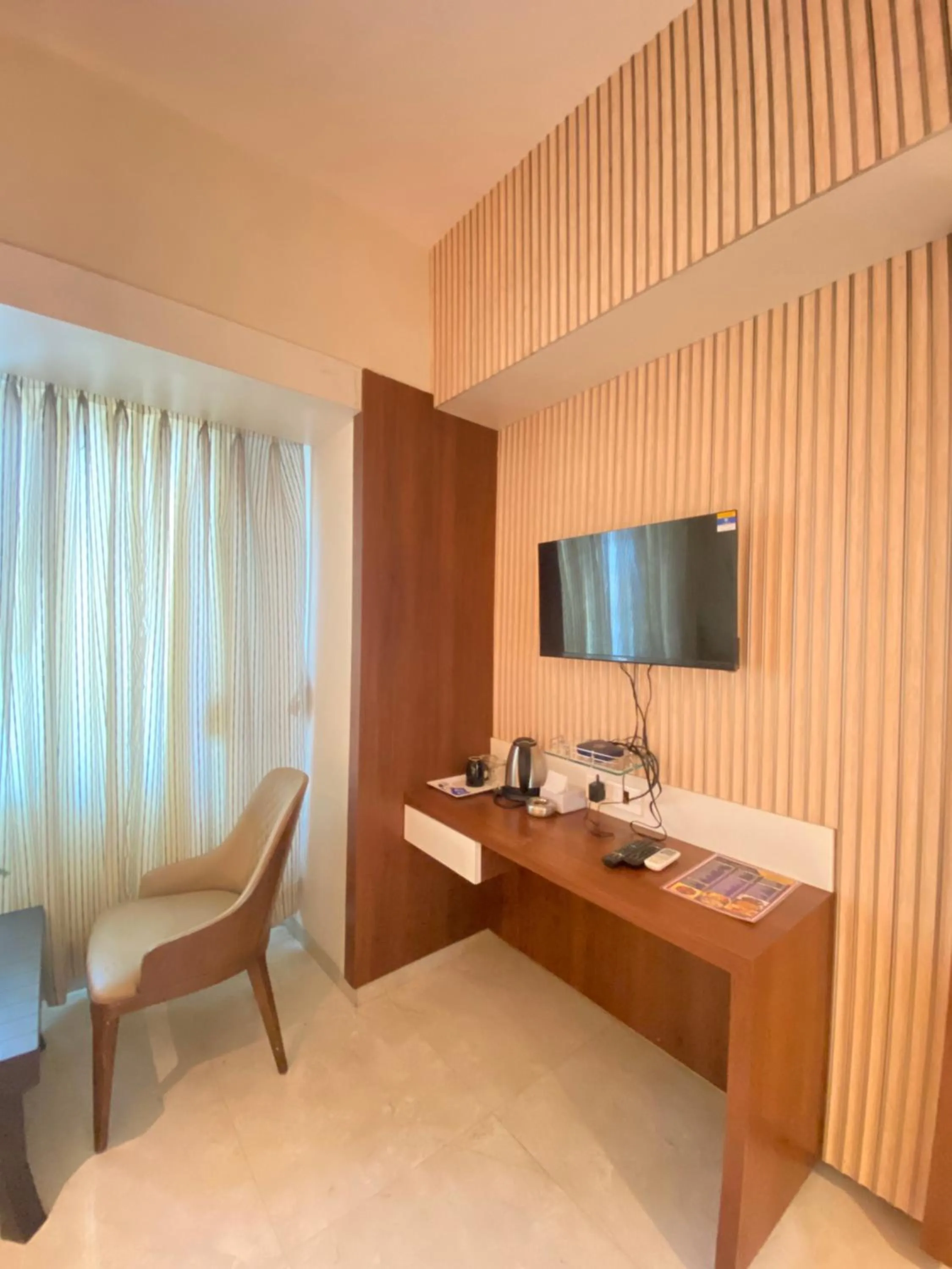 TV and multimedia in Hotel Czar Inn - Vashi Navi Mumbai