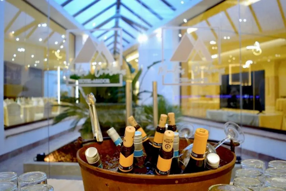 Restaurant/places to eat in Hotel-Asador Montes Oretanos