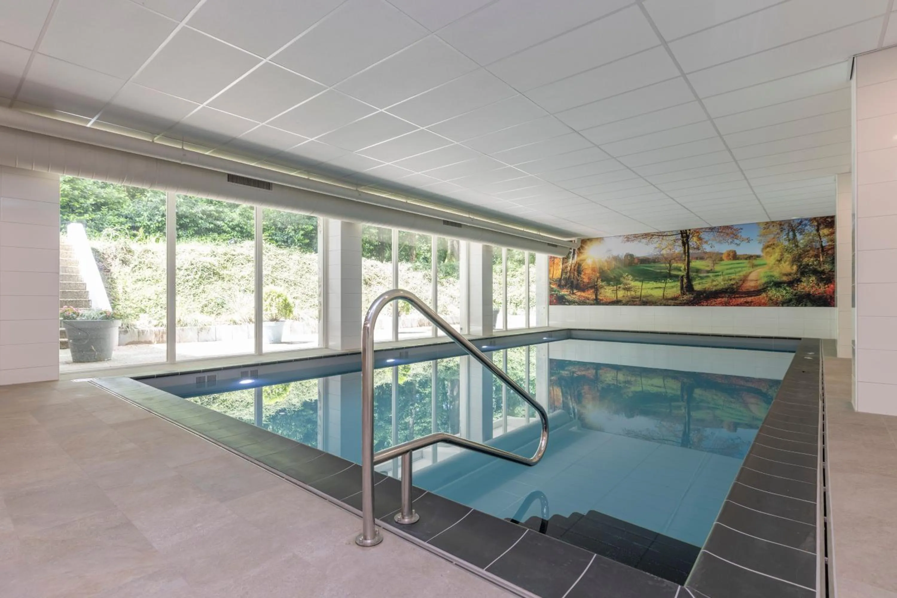 Swimming pool in Fletcher Hotel Restaurant Erica