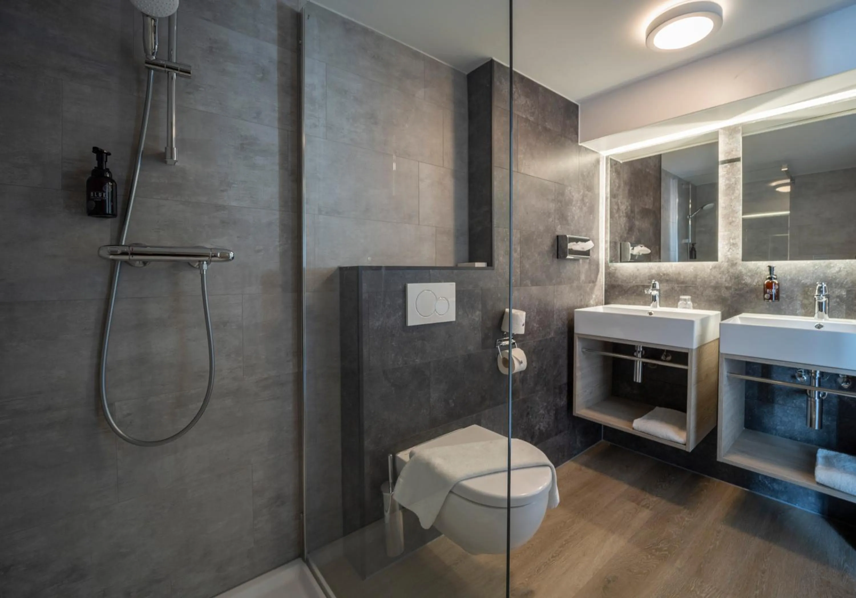 Bathroom in Fletcher Hotel Restaurant Erica