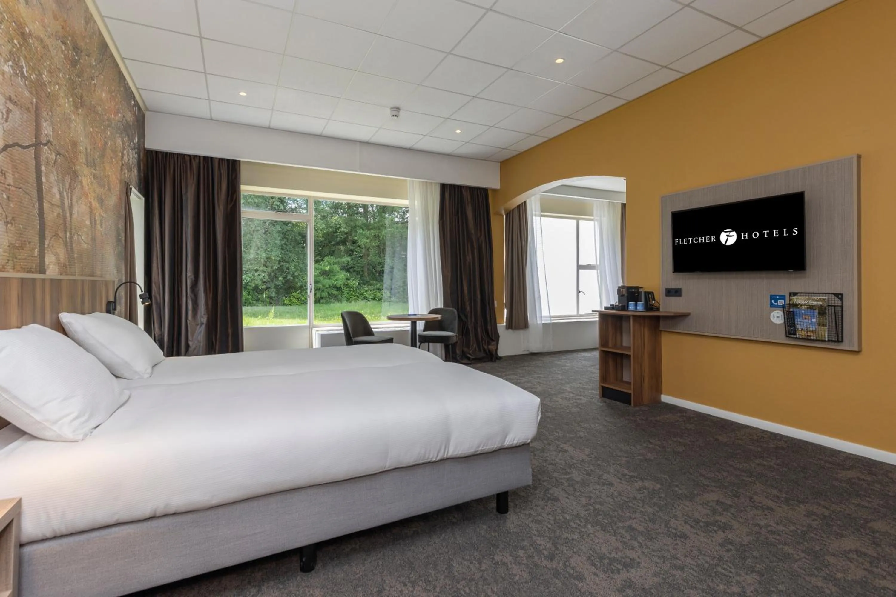 TV and multimedia, Bed in Fletcher Hotel Restaurant Erica