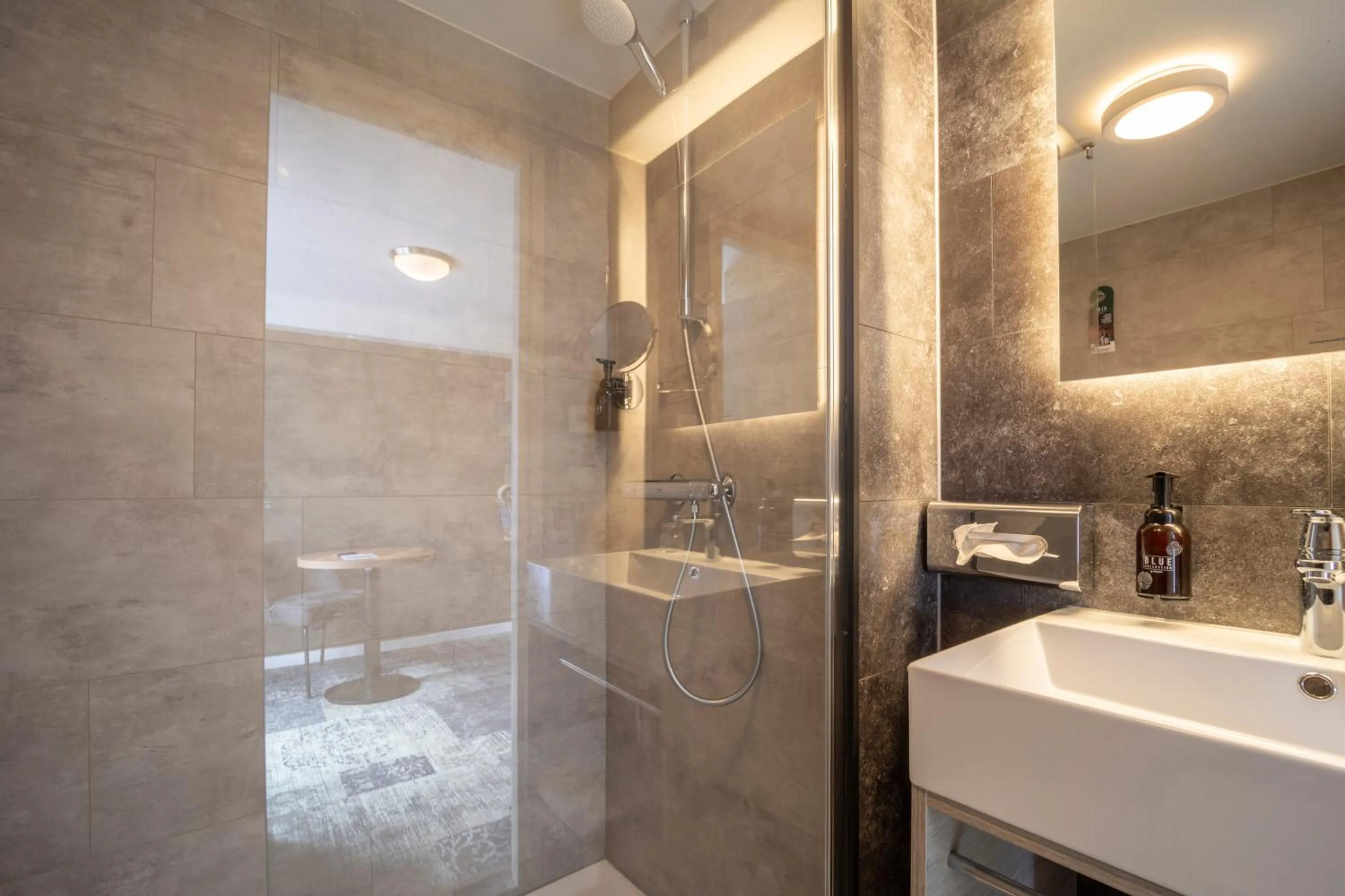 Shower in Fletcher Hotel Restaurant Erica