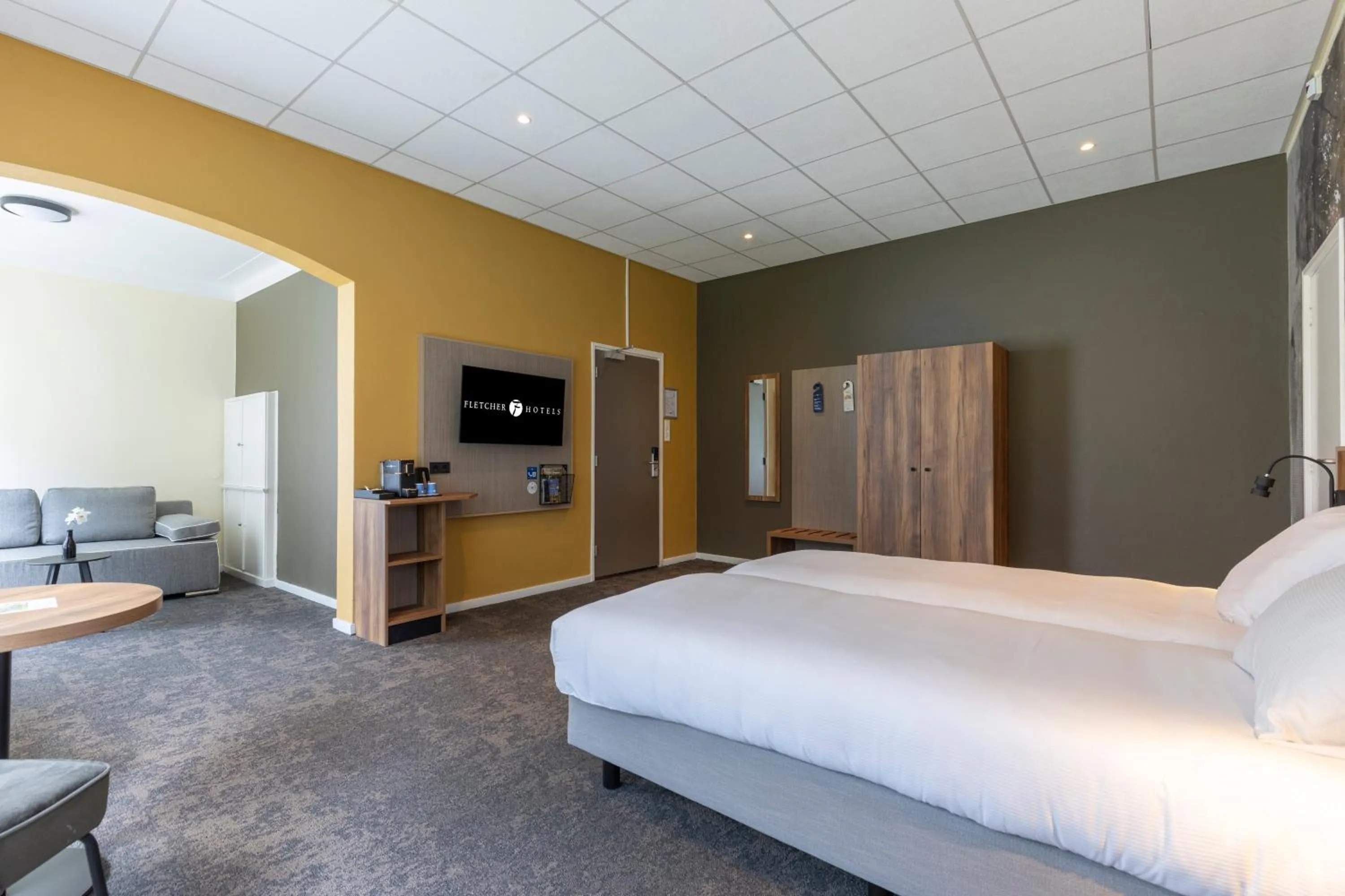 TV and multimedia, Bed in Fletcher Hotel Restaurant Erica