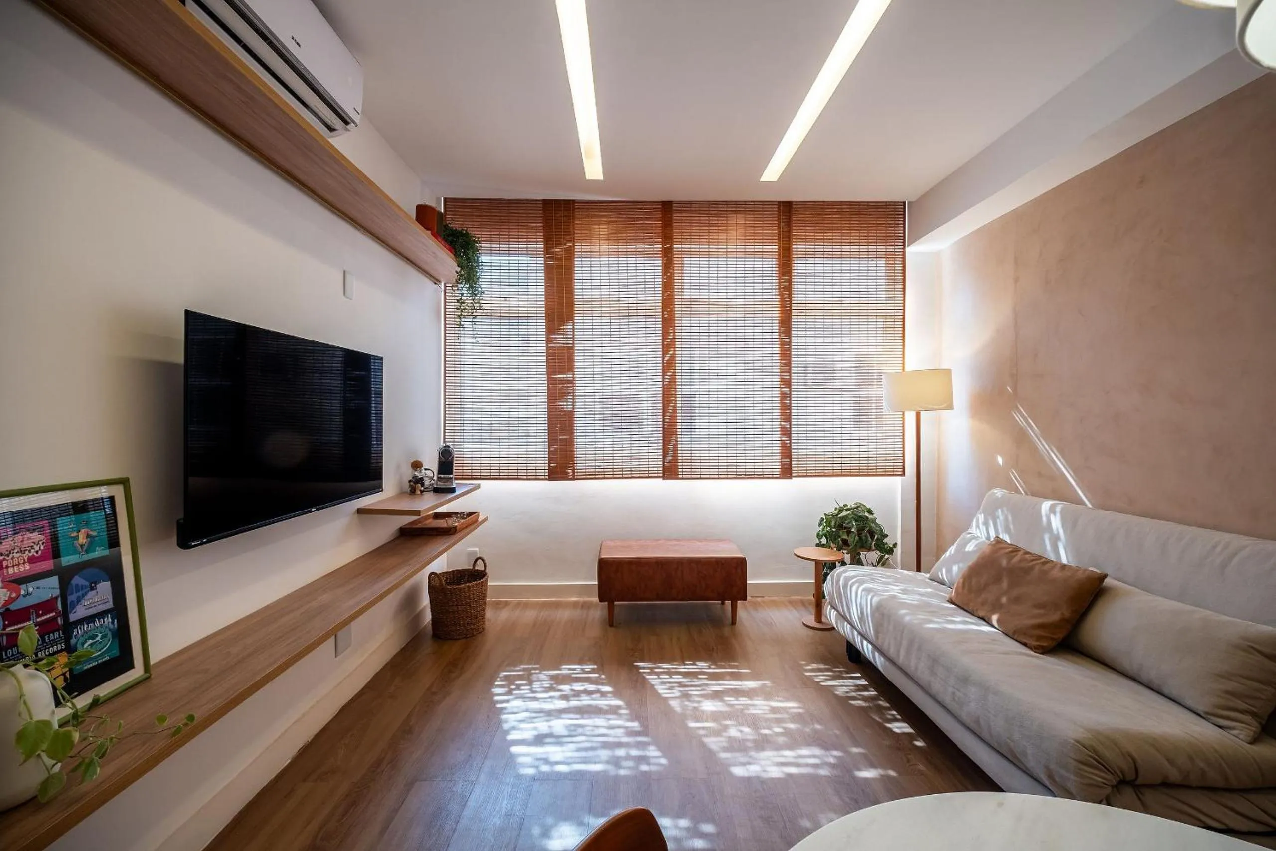 Apartment in Apt com luz natural e muito conforto no Leblon