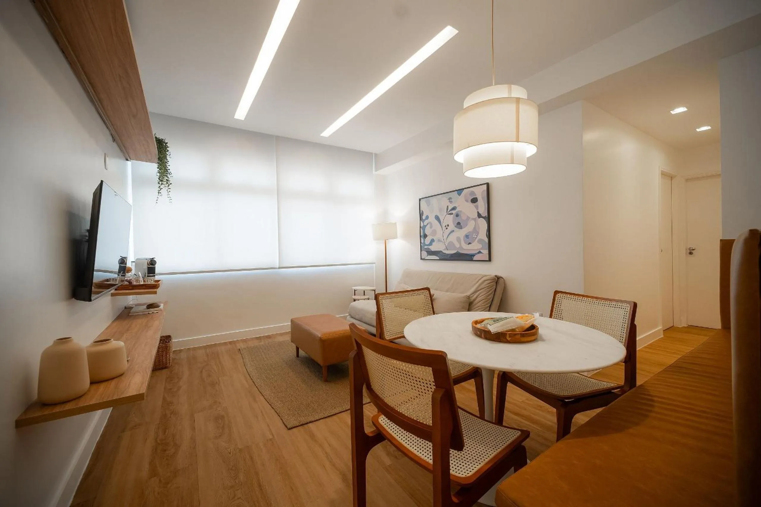 Dining area in Apartamento recém reformado no Leblon