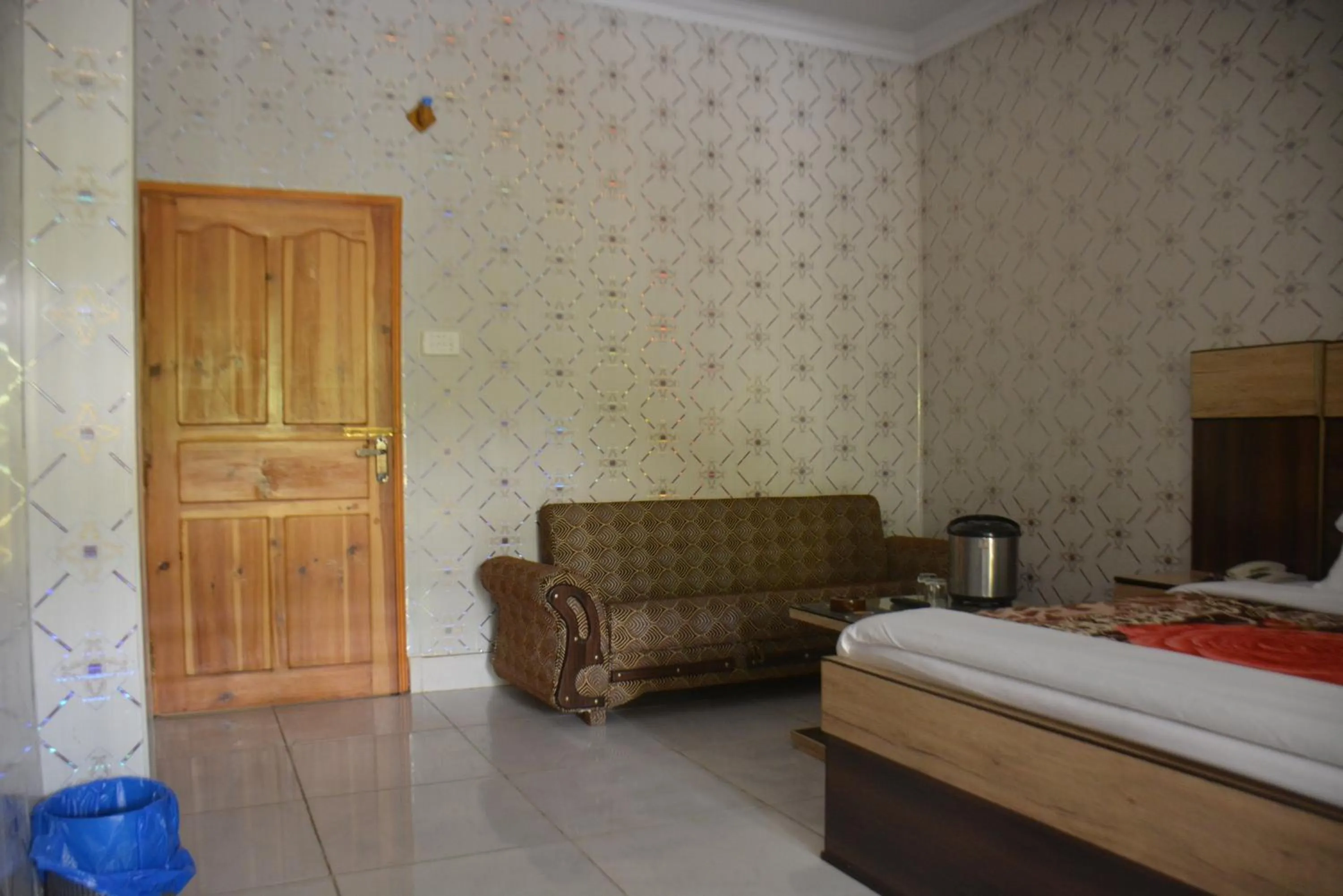 Bed in Eagle Nest, Malam Jabba by LMC