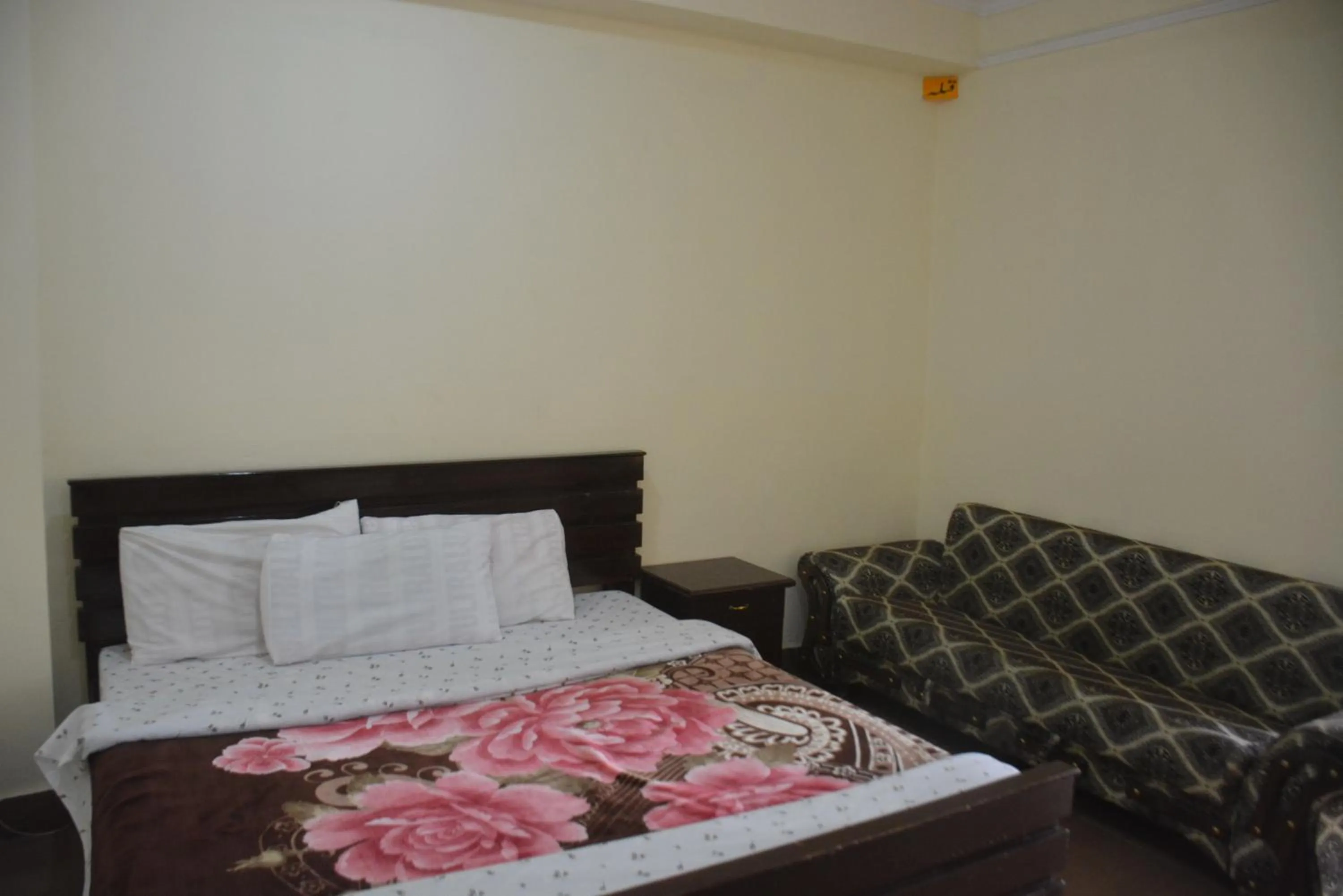 Bed in Eagle Nest, Malam Jabba by LMC