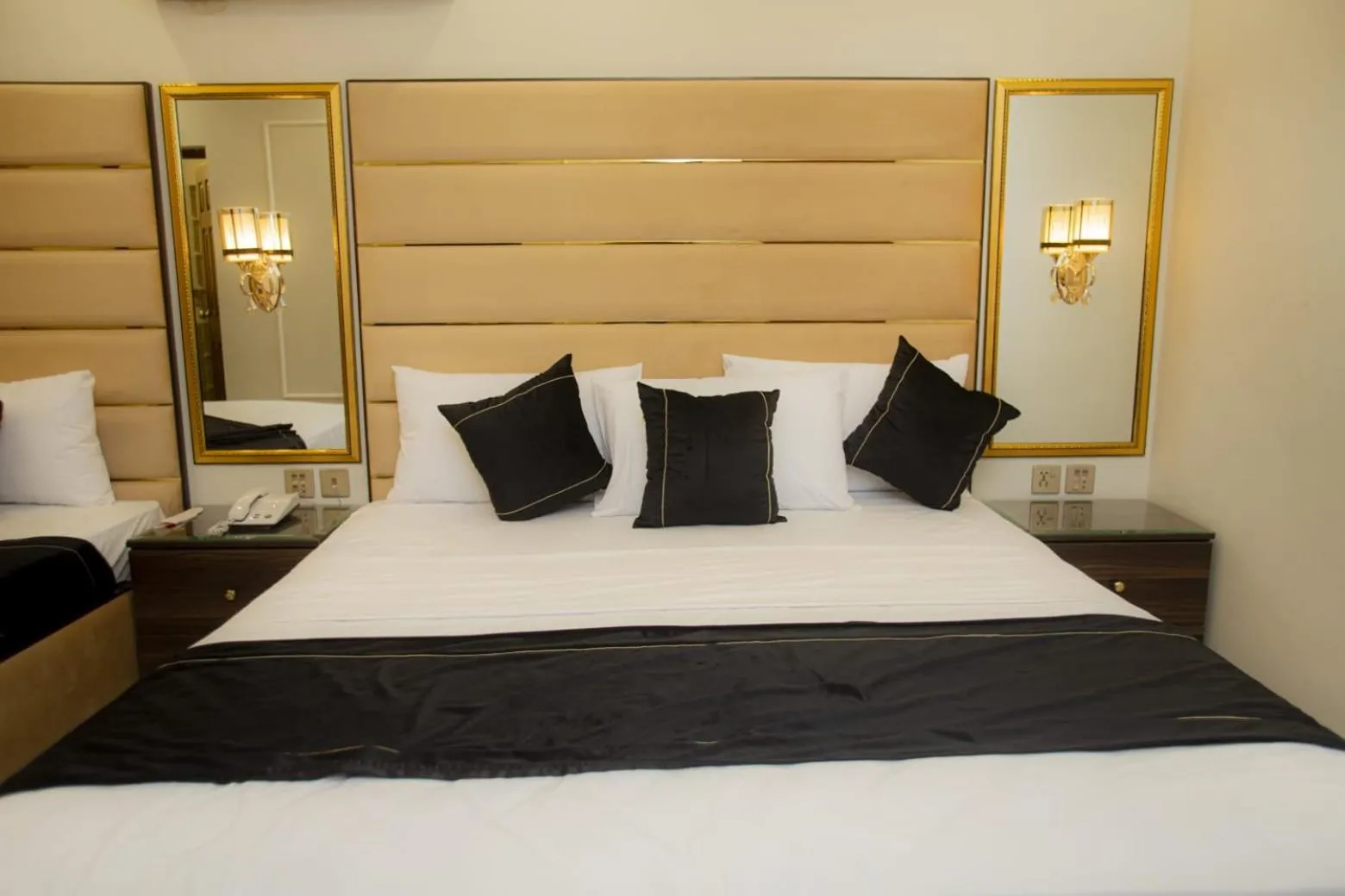 Bed in Hotel white season Gulberg