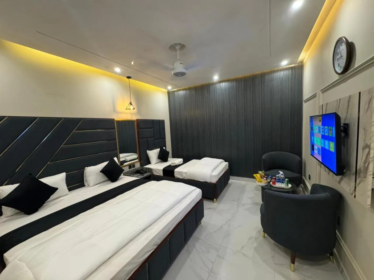 Bed in Hotel white season Gulberg