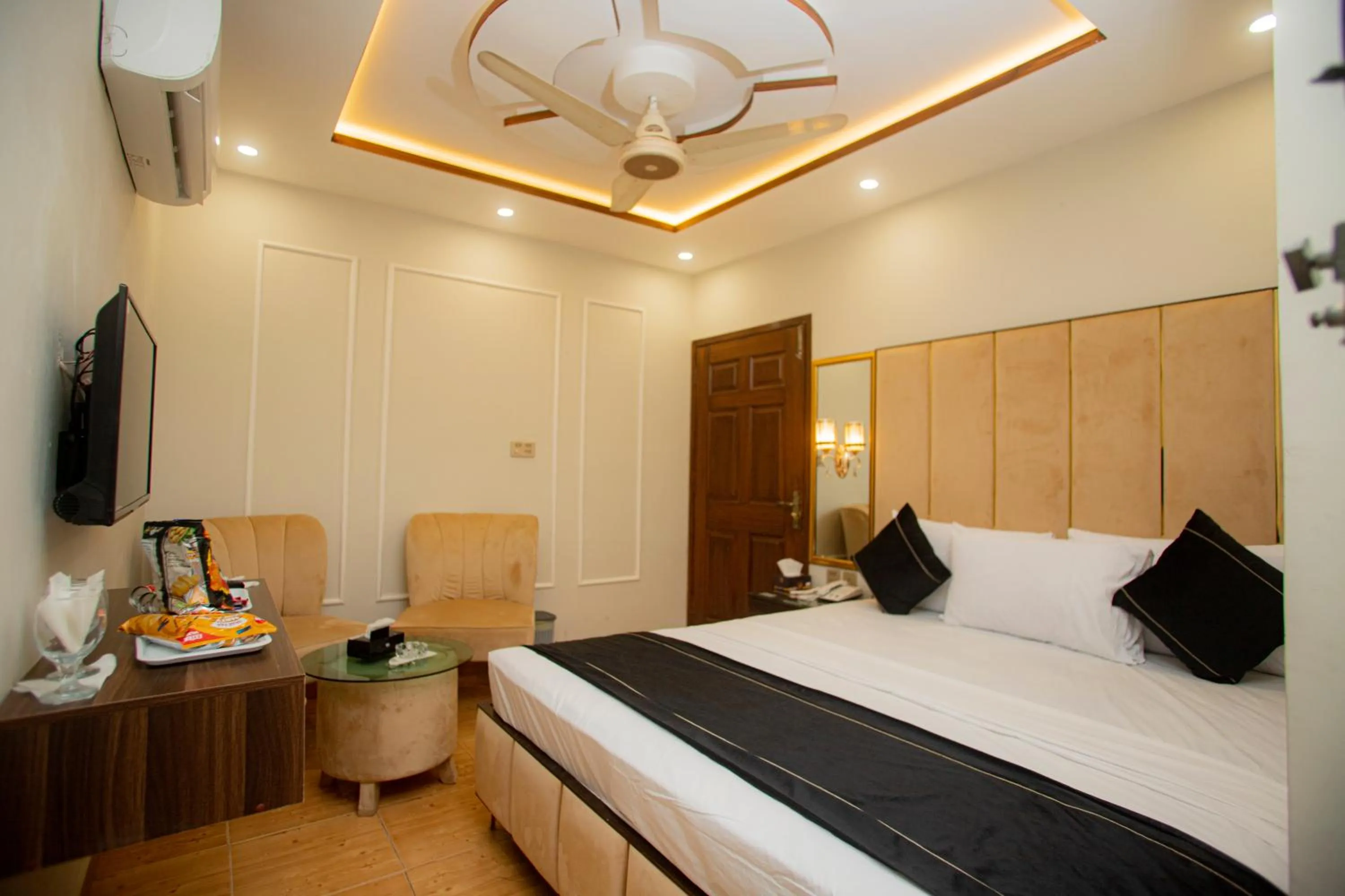 Bedroom, Bed in Hotel white season Gulberg