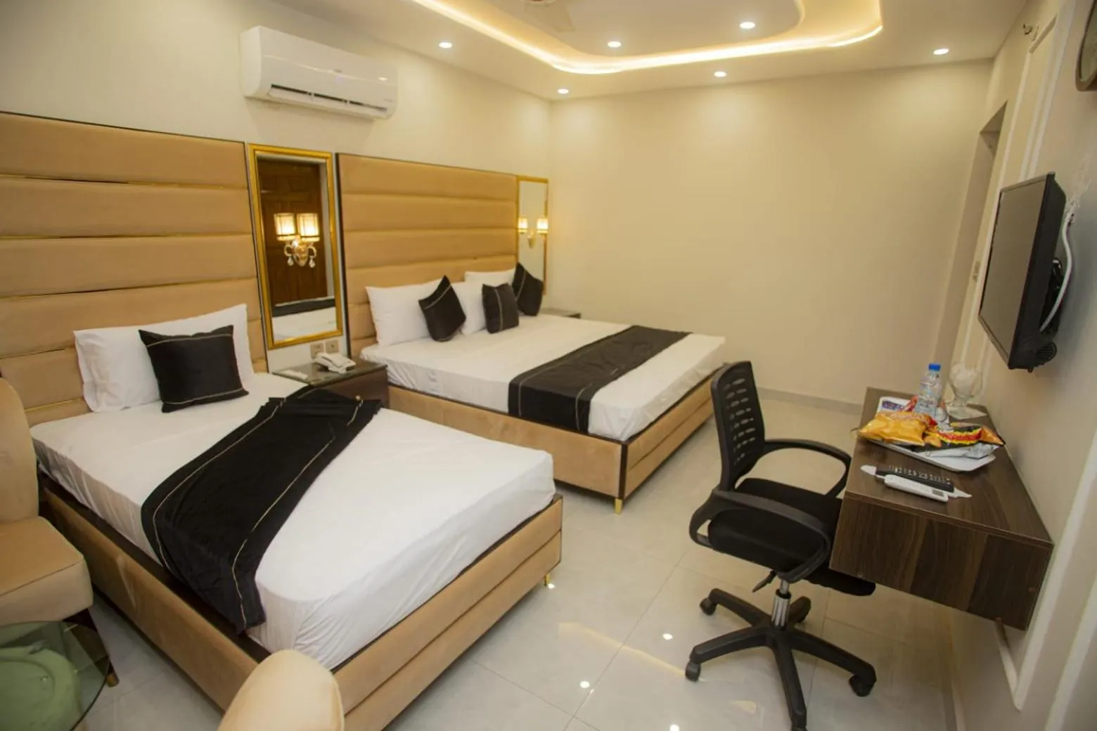 Bedroom, Bed in Hotel white season Gulberg