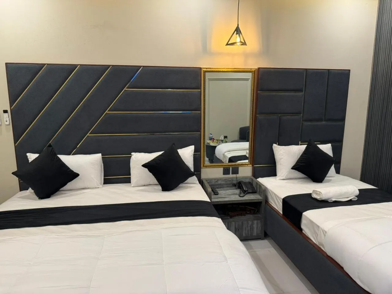 Bed in Hotel white season Gulberg