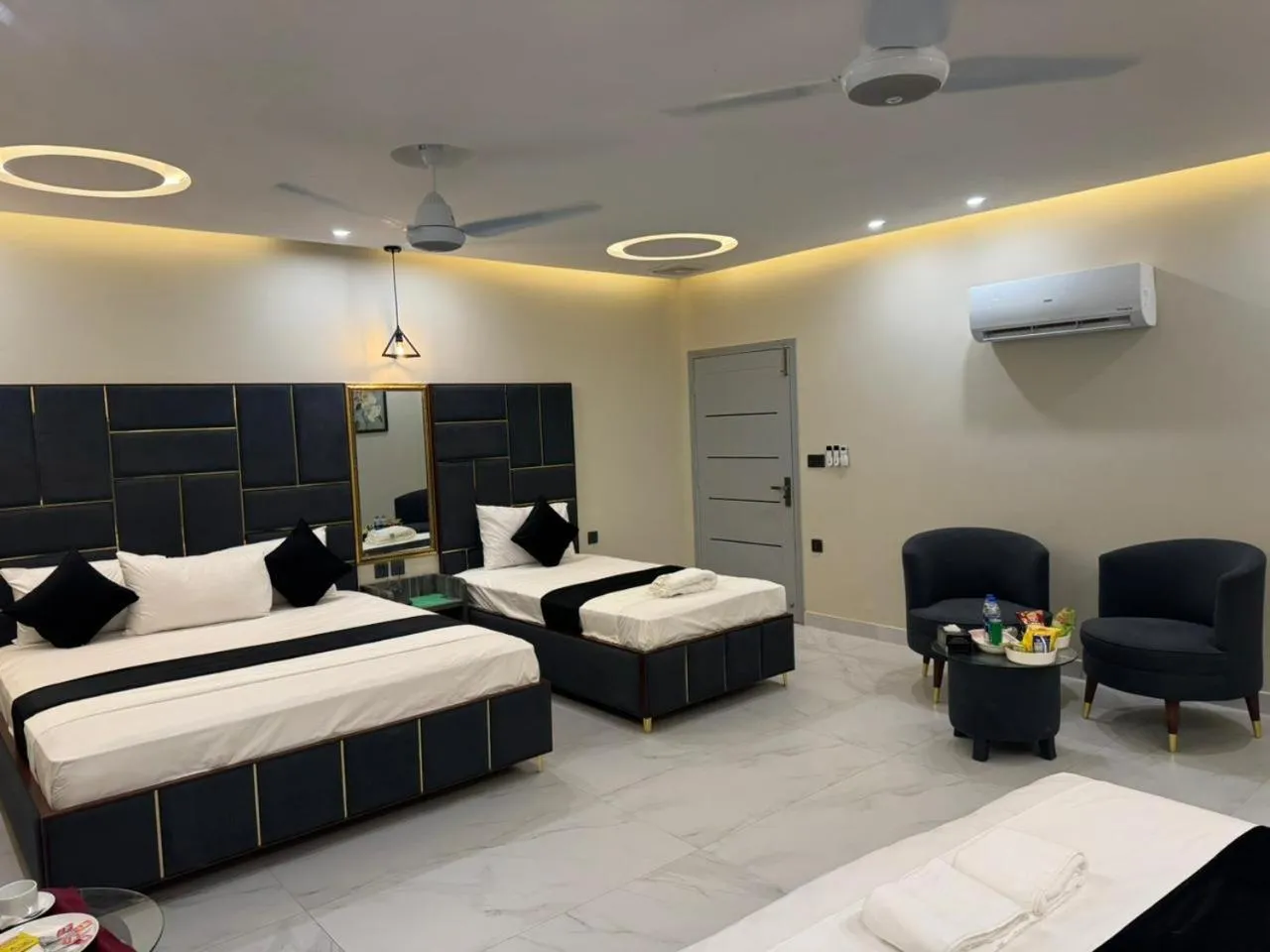 Bed in Hotel white season Gulberg