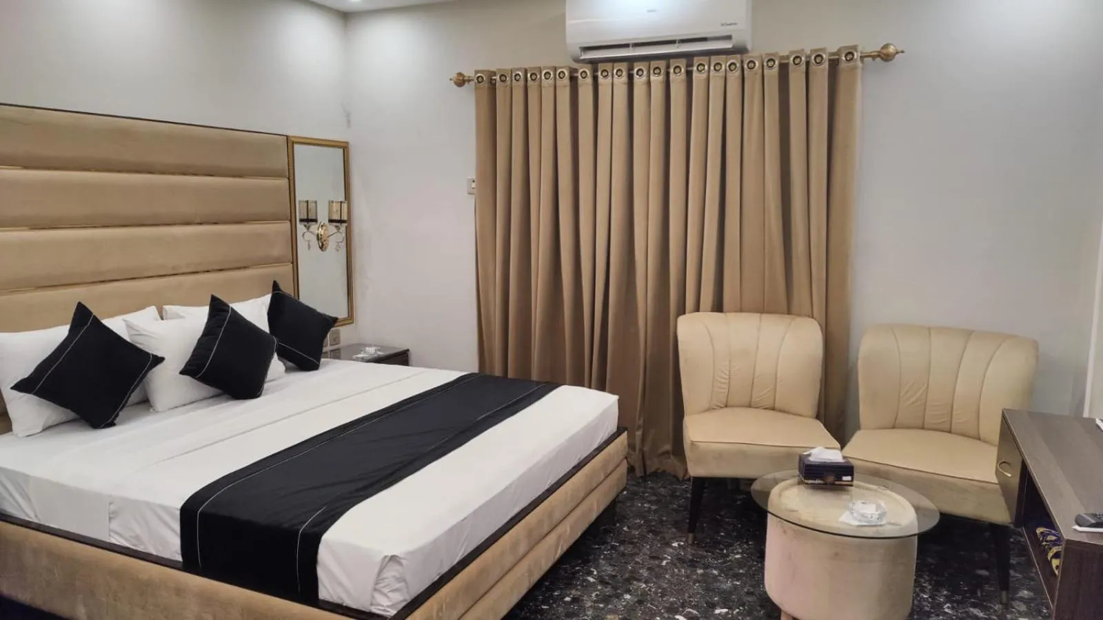 Bedroom, Bed in Hotel white season Gulberg