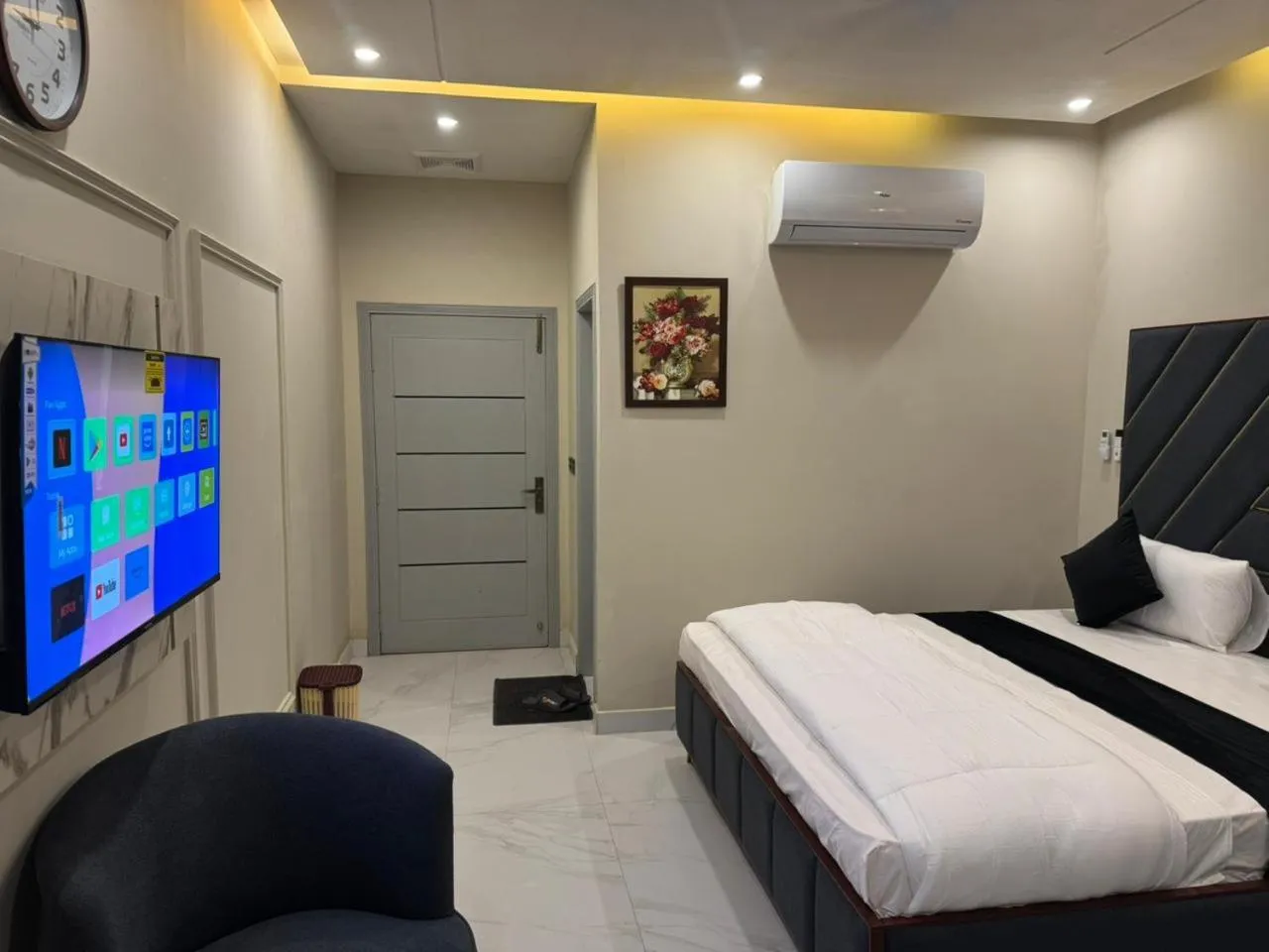 Bed in Hotel white season Gulberg