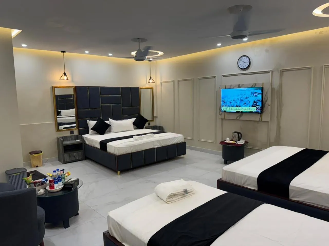 Bed in Hotel white season Gulberg