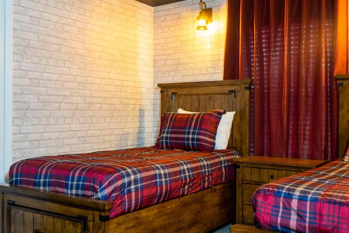 Bed in Luxurious Home w Theme Beds & Private Pool