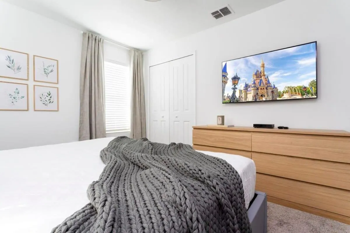 Bed in Luxurious Home w Theme Beds & Private Pool