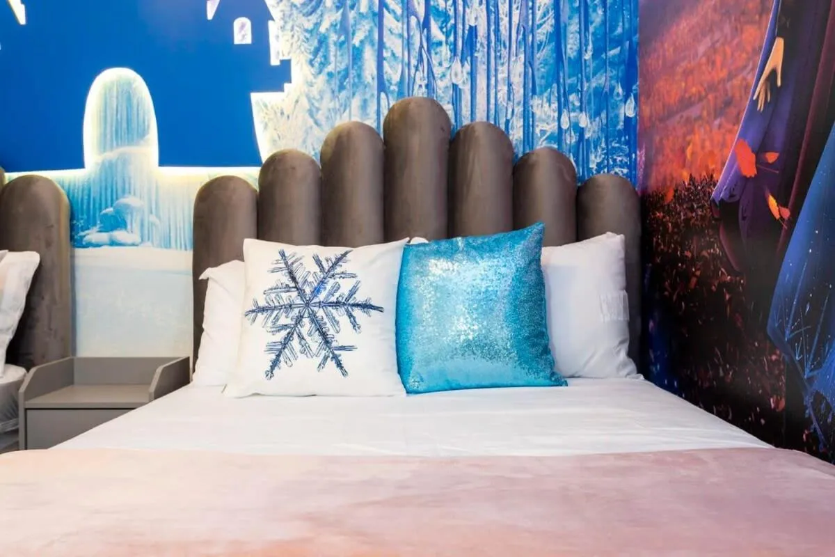 Bed in Luxurious Home w Theme Beds & Private Pool