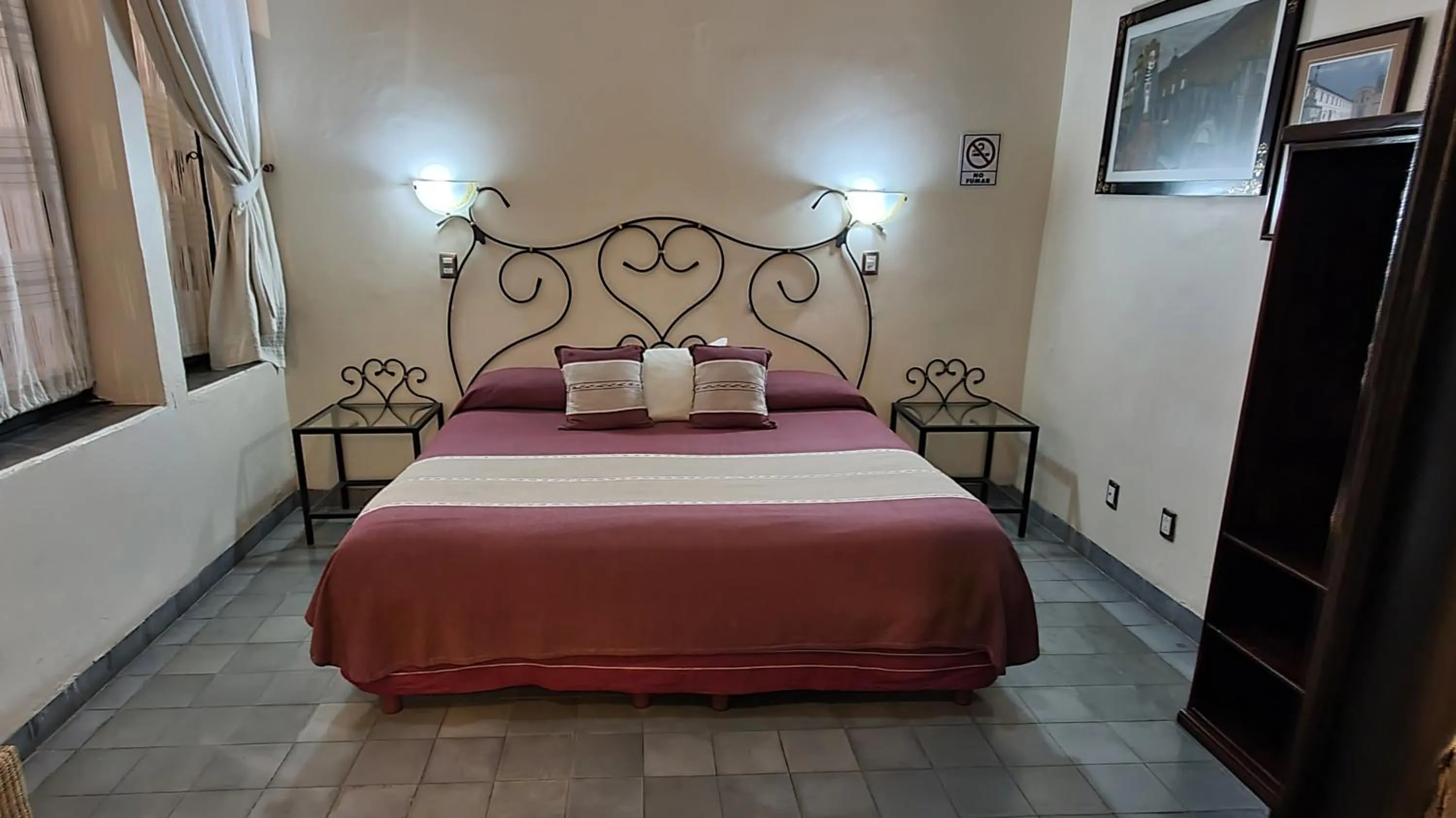 Bed in ROSA BARROCO