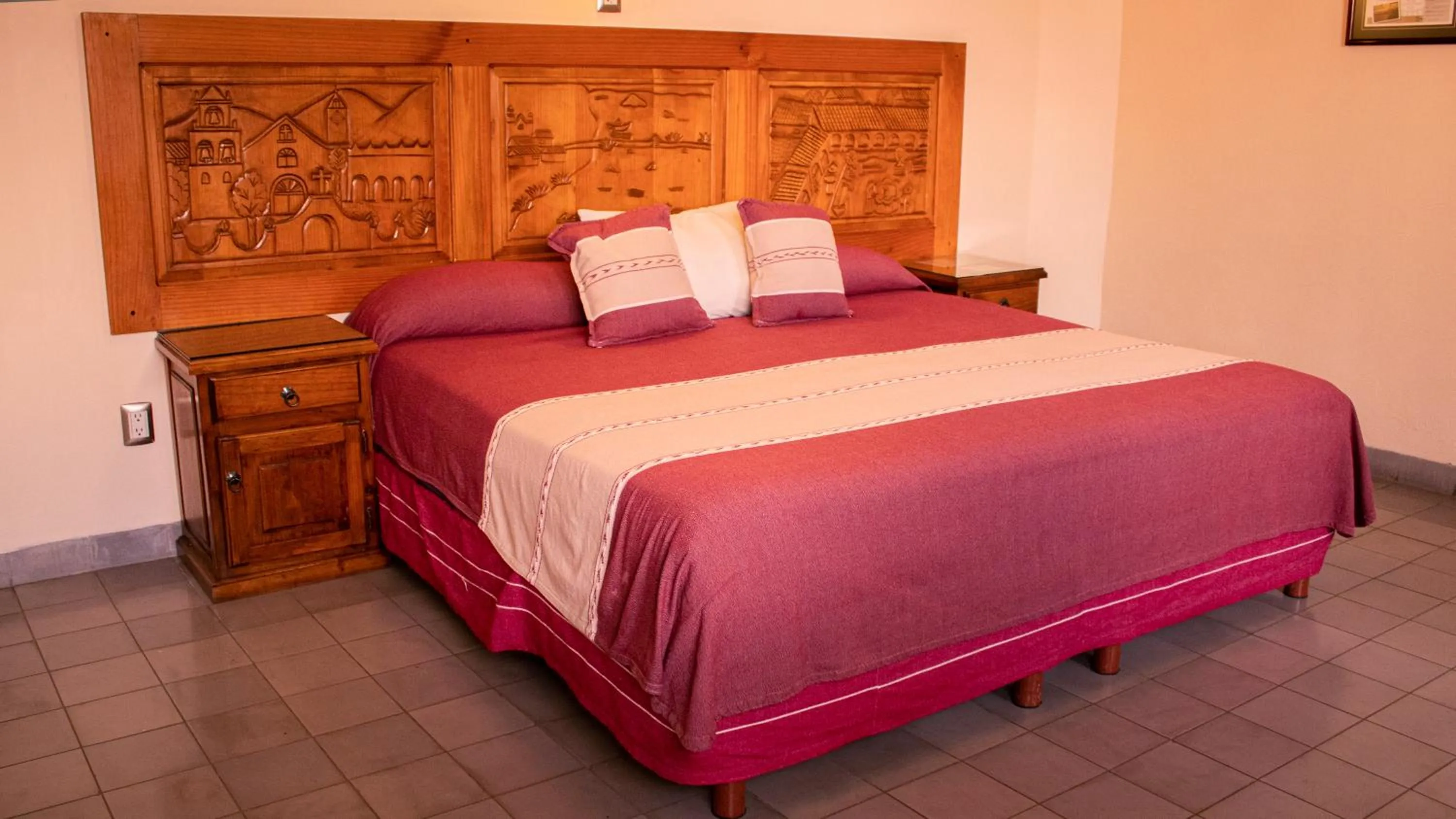 Bed in ROSA BARROCO
