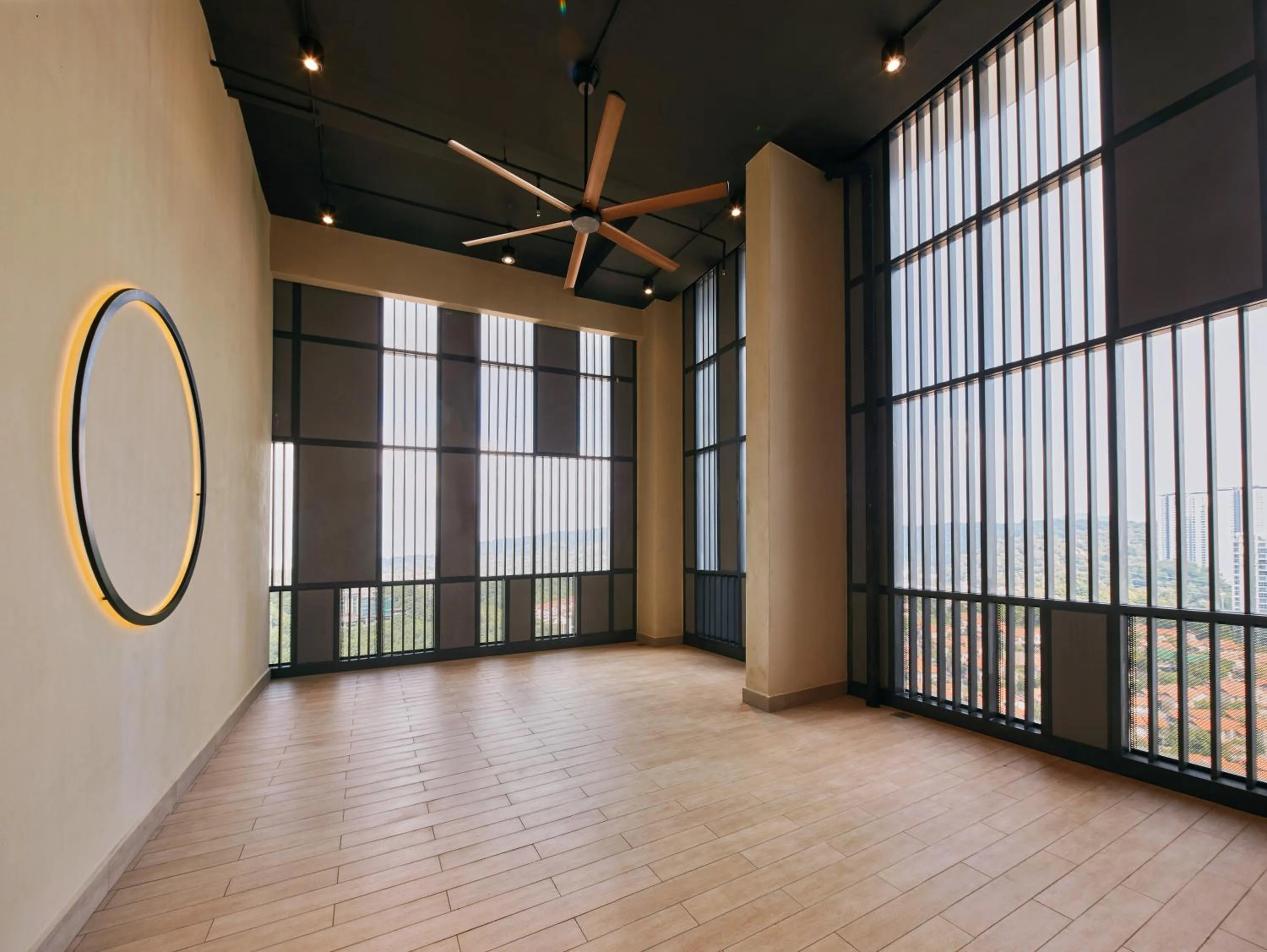 Fitness centre/facilities in Societe Suite by Lyfehaus