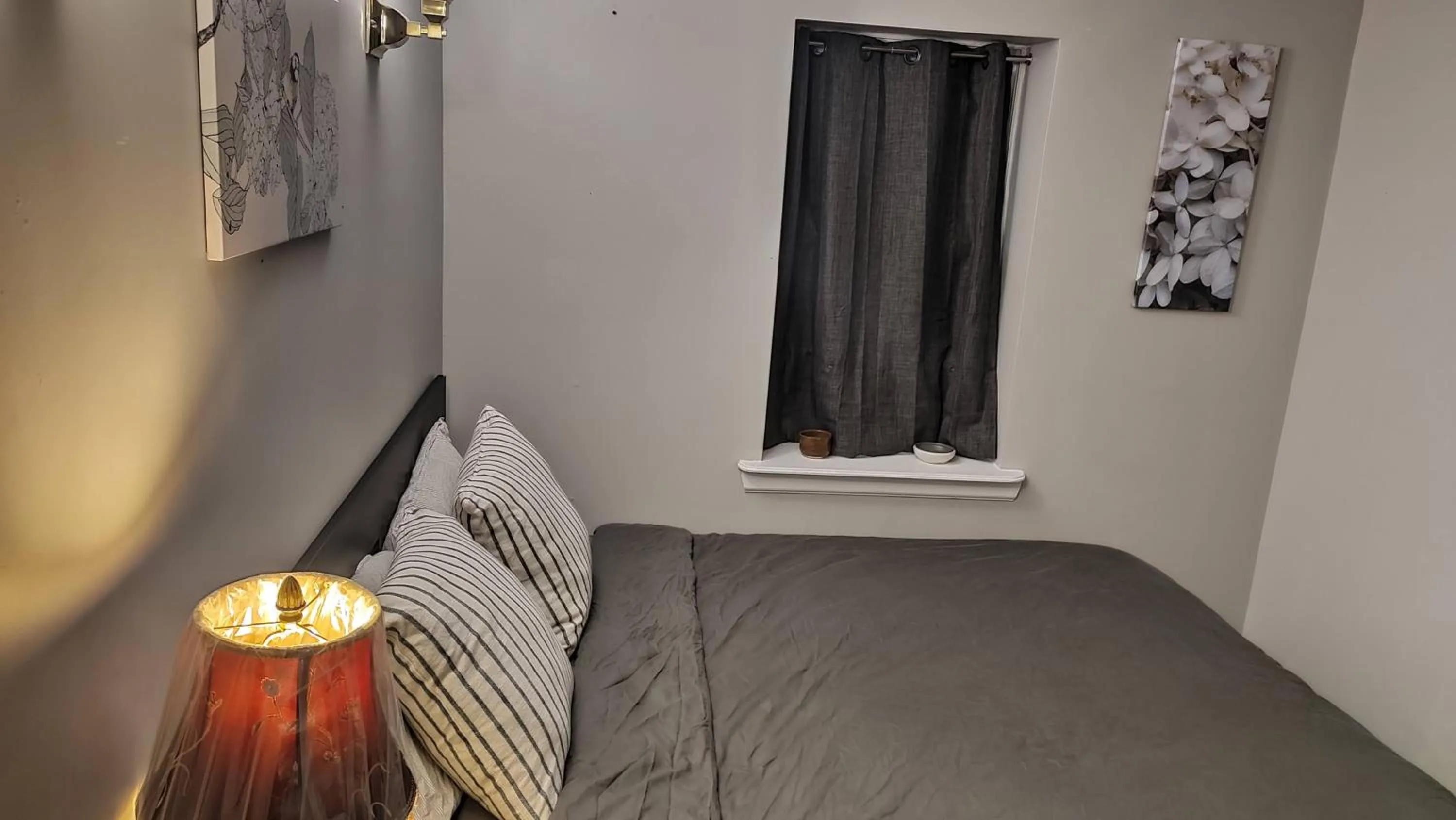 Bedroom, Bed in Fairmount House Free Street Parking Quiet Spacious