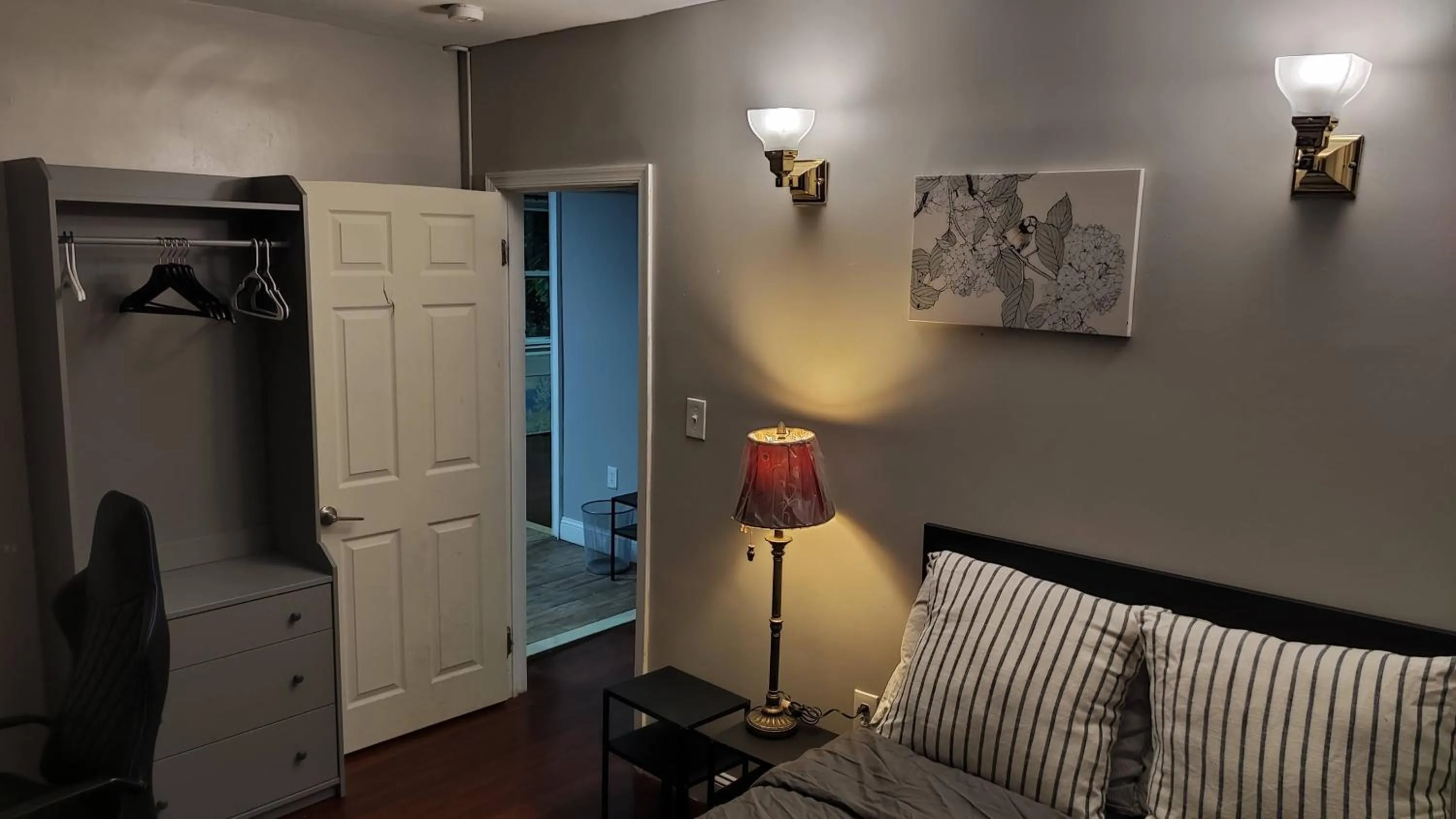 Bedroom in Fairmount House Free Street Parking Quiet Spacious