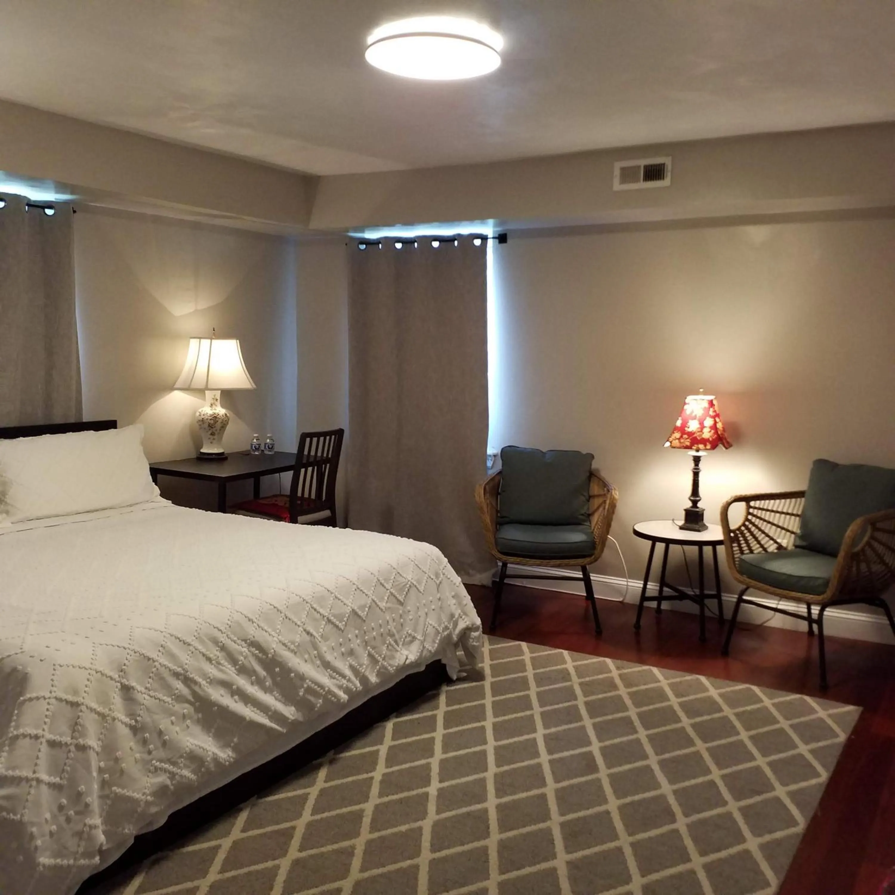 Bedroom, Bed in Fairmount House Free Street Parking Quiet Spacious