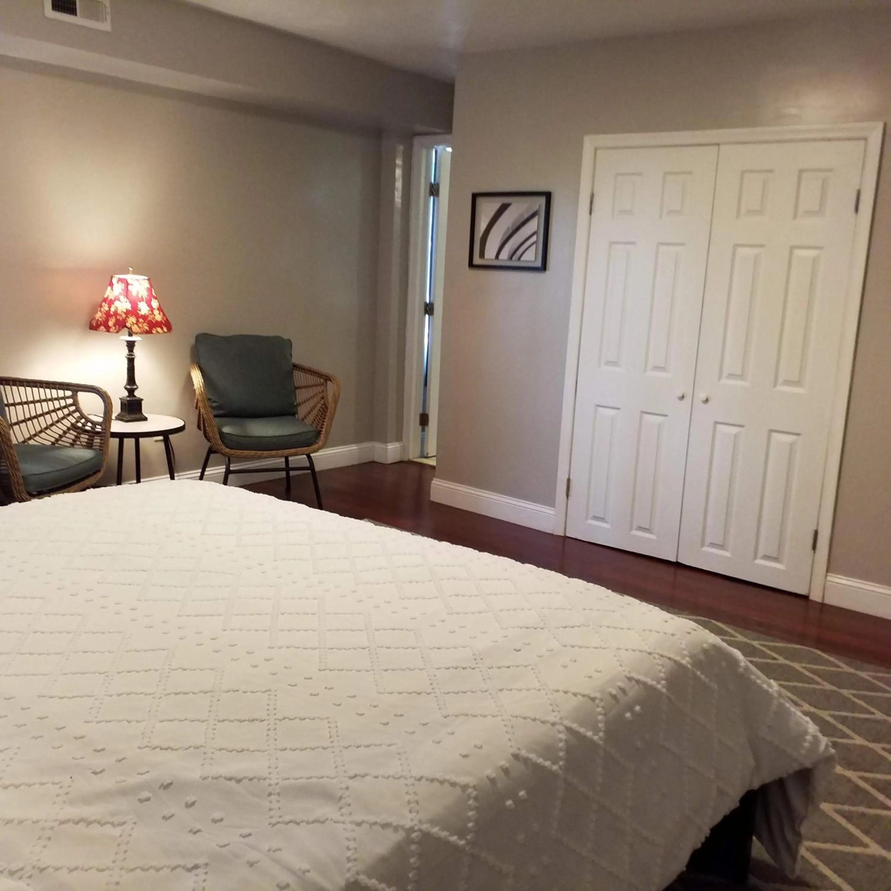 Photo of the whole room, Bed in Fairmount House Free Street Parking Quiet Spacious